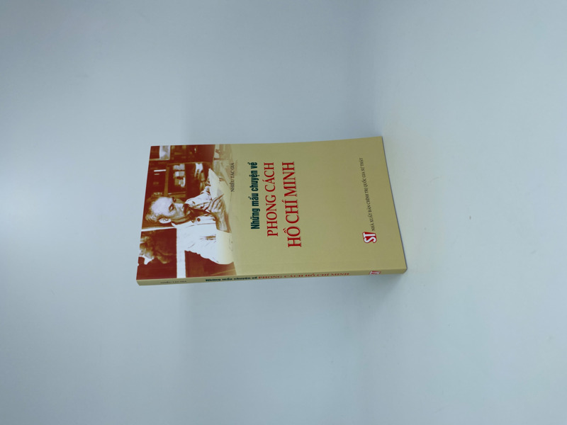 Những mẩu chuyện về phong cách Hồ Chí Minh