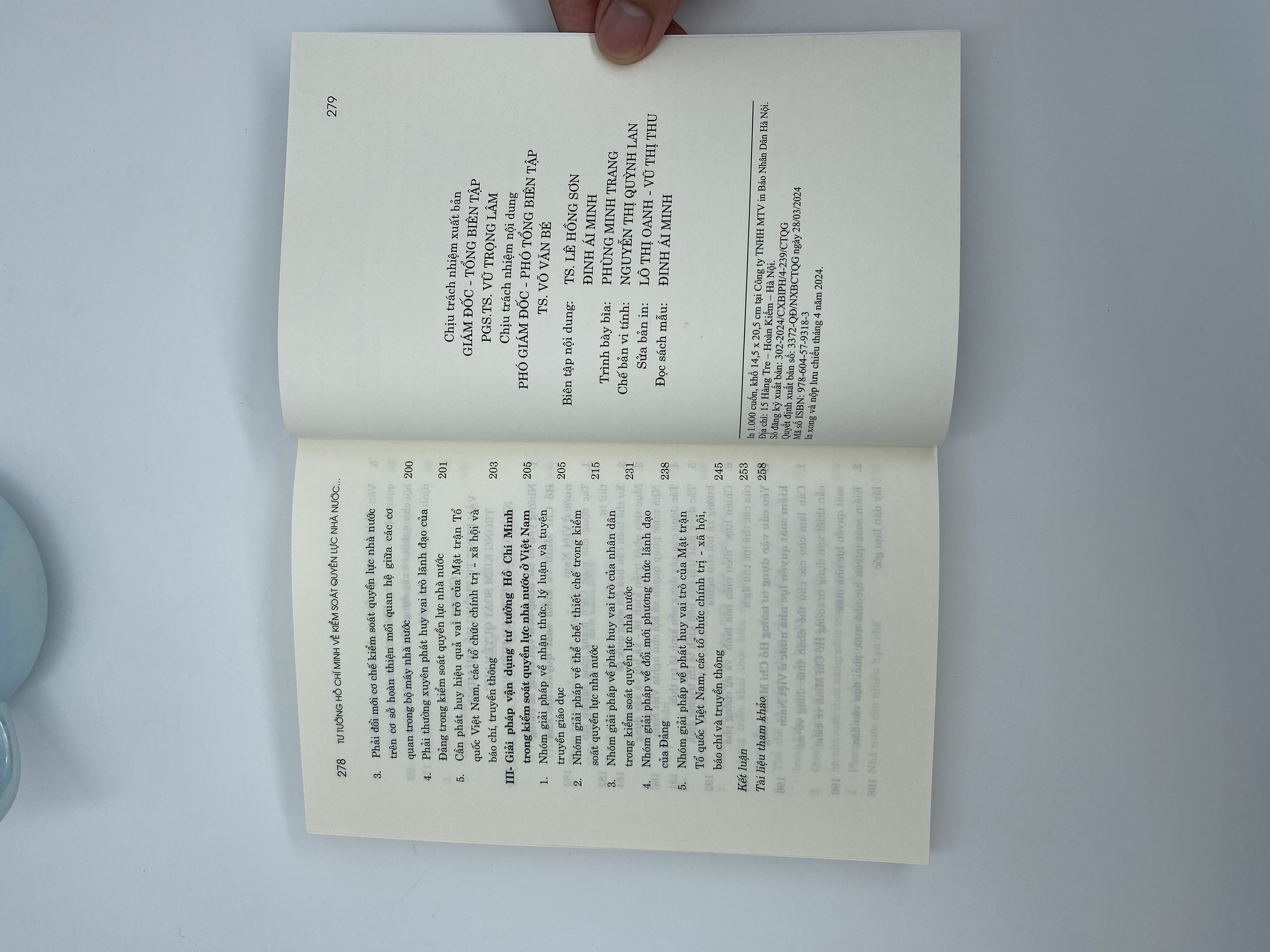 Tư tưởng Hồ Chí Minh về kiểm soát quyền lực nhà nước và sự vận dụng trong tình hình hiện nay (Sách chuyên khảo)
