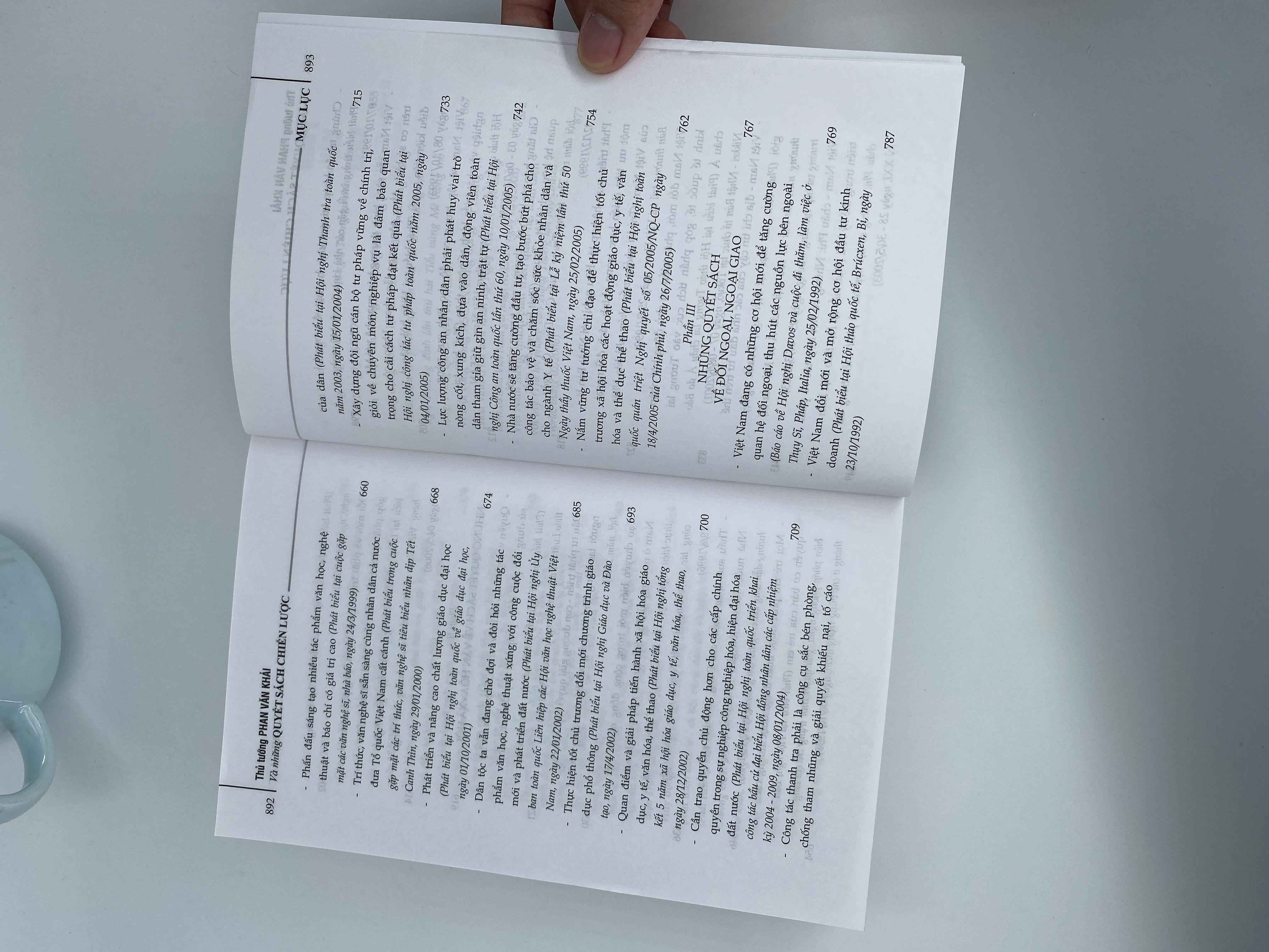 Thủ tướng Phan Văn Khải và những quyết sách chiến lược (Tuyển chọn tài liệu lưu trữ) (Xuất bản lần thứ hai)