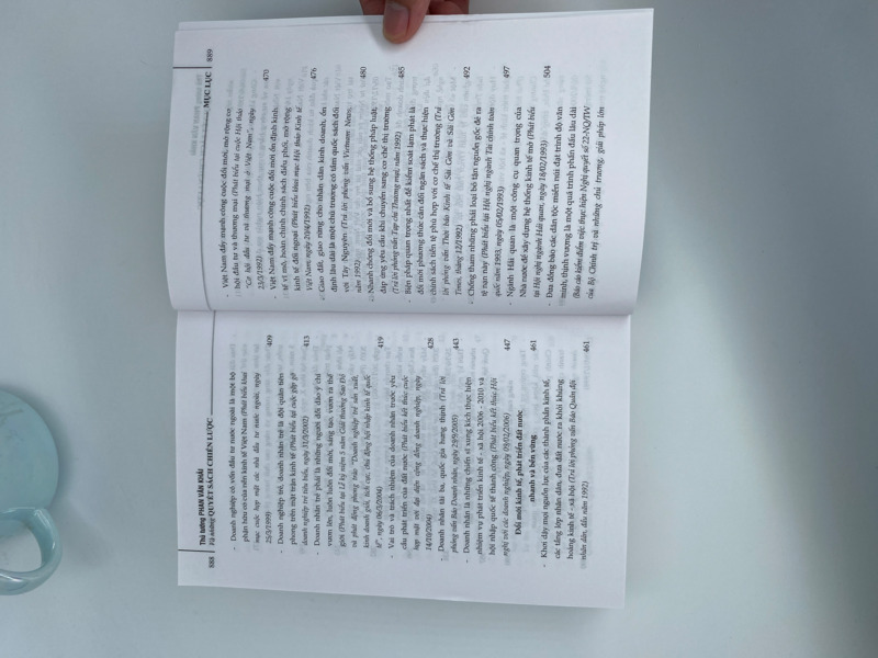 Thủ tướng Phan Văn Khải và những quyết sách chiến lược (Tuyển chọn tài liệu lưu trữ) (Xuất bản lần thứ hai)