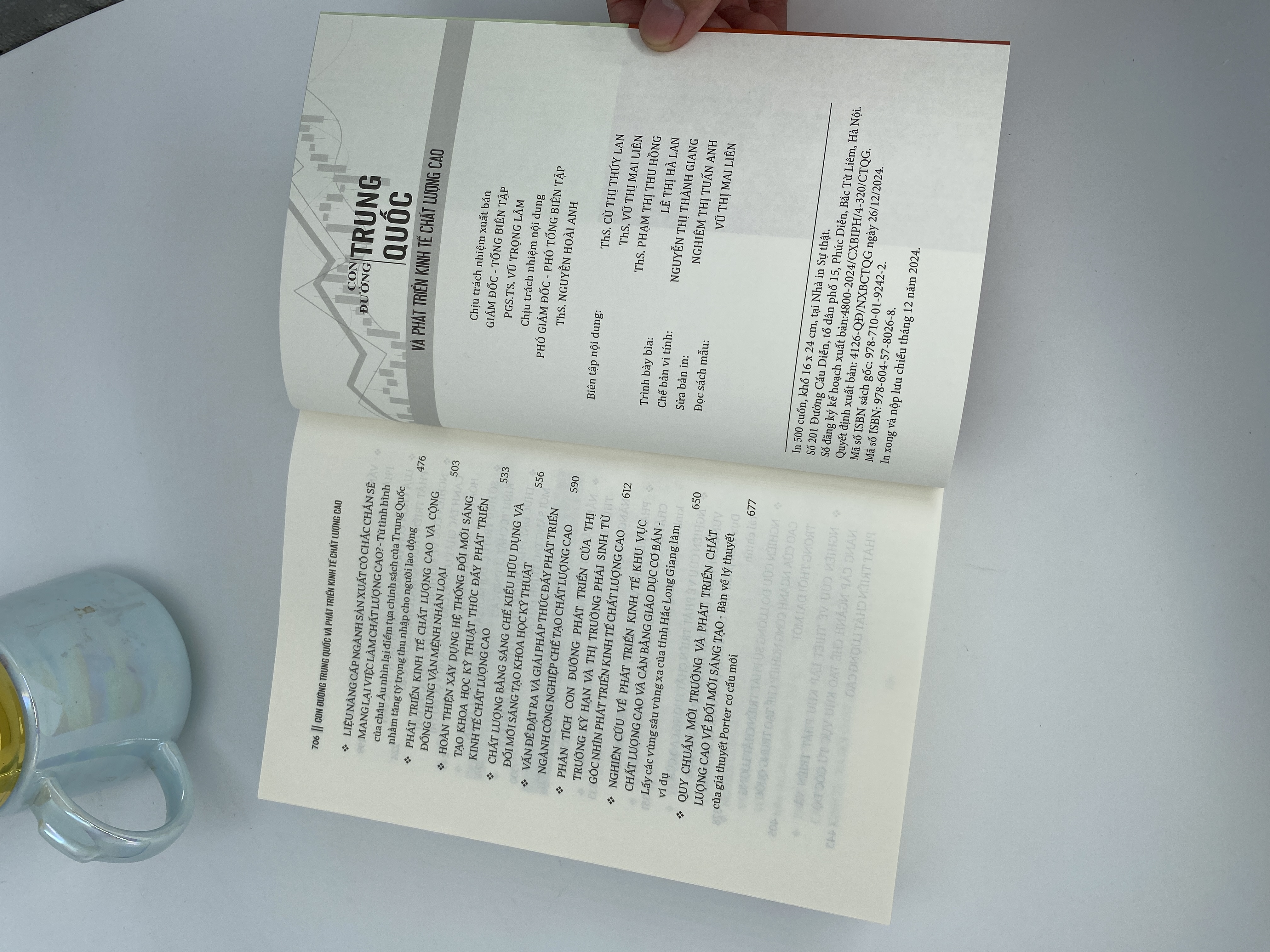 Con đường Trung Quốc và phát triển kinh tế chất lượng cao (Sách tham khảo)