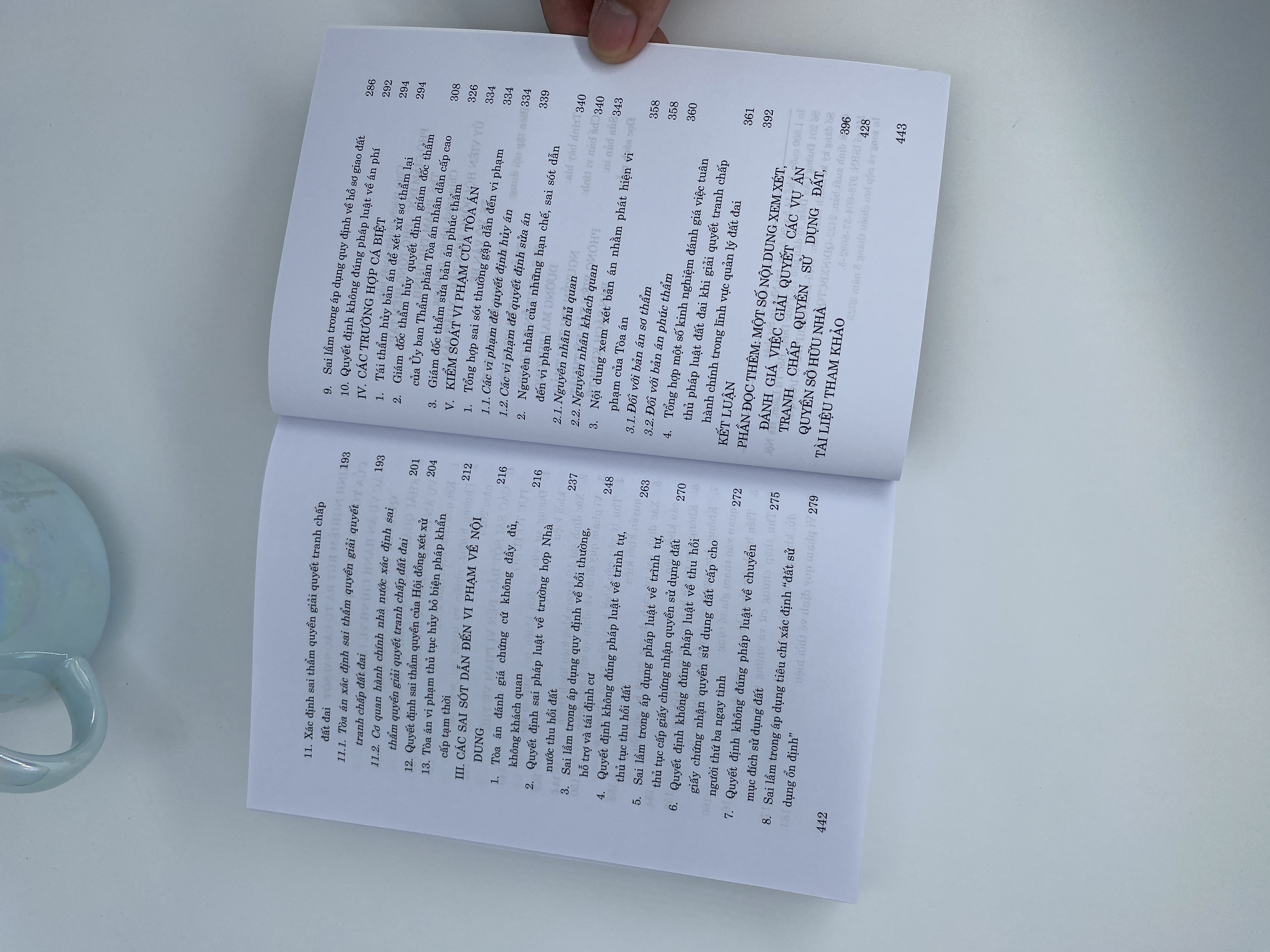 Giải quyết tranh chấp hành chính trong lĩnh vực quản lý đất đai. Phát hiện vi phạm và xử lý vướng mắc (Sách chuyên khảo) (Xuất bản lần thứ hai, có sửa chữa, bổ sung)