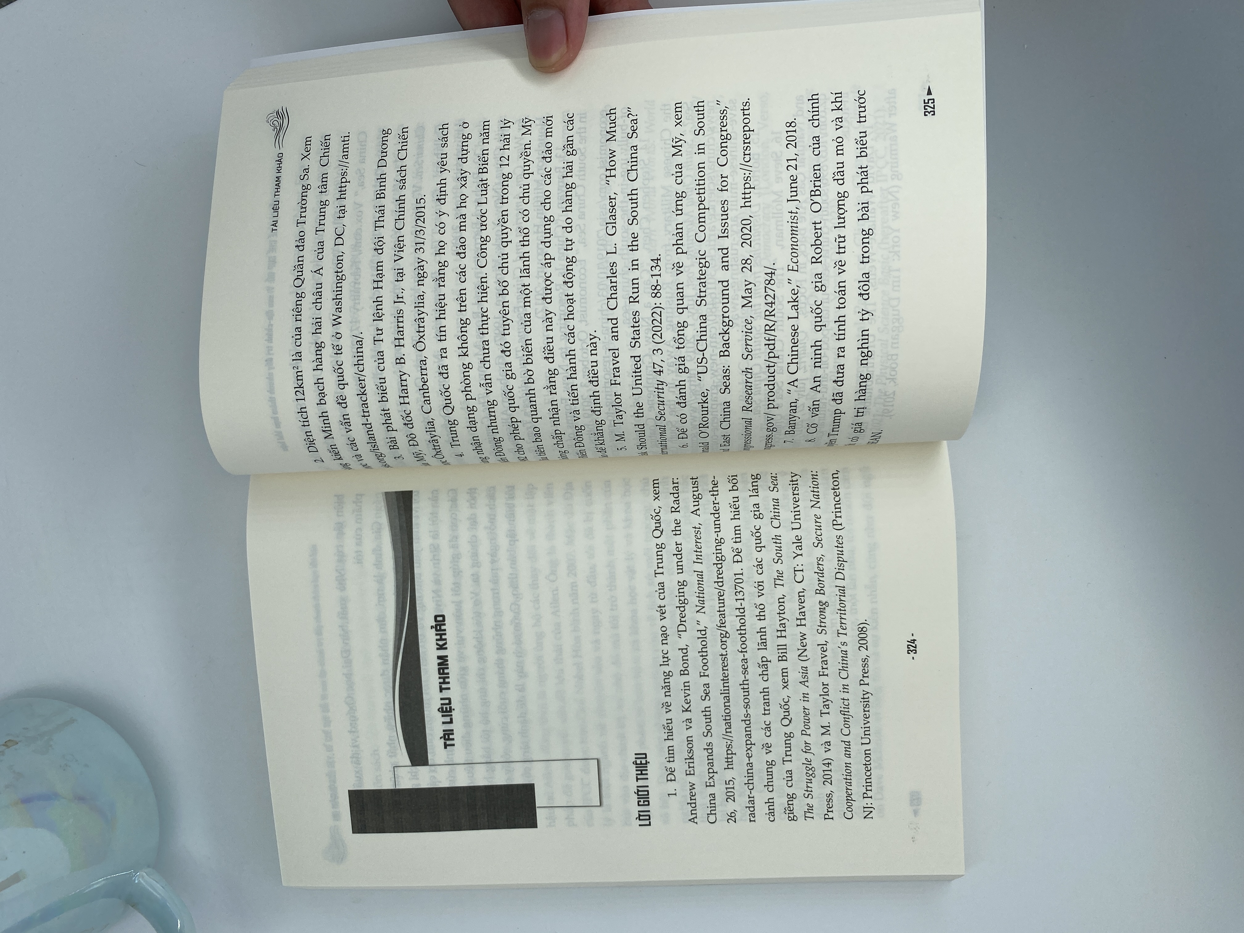 Đại dương trỗi dậy, đế chế sụp đổ: Vì sao địa - chính trị đẩy nhanh thảm họa khí hậu (Sách tham khảo)