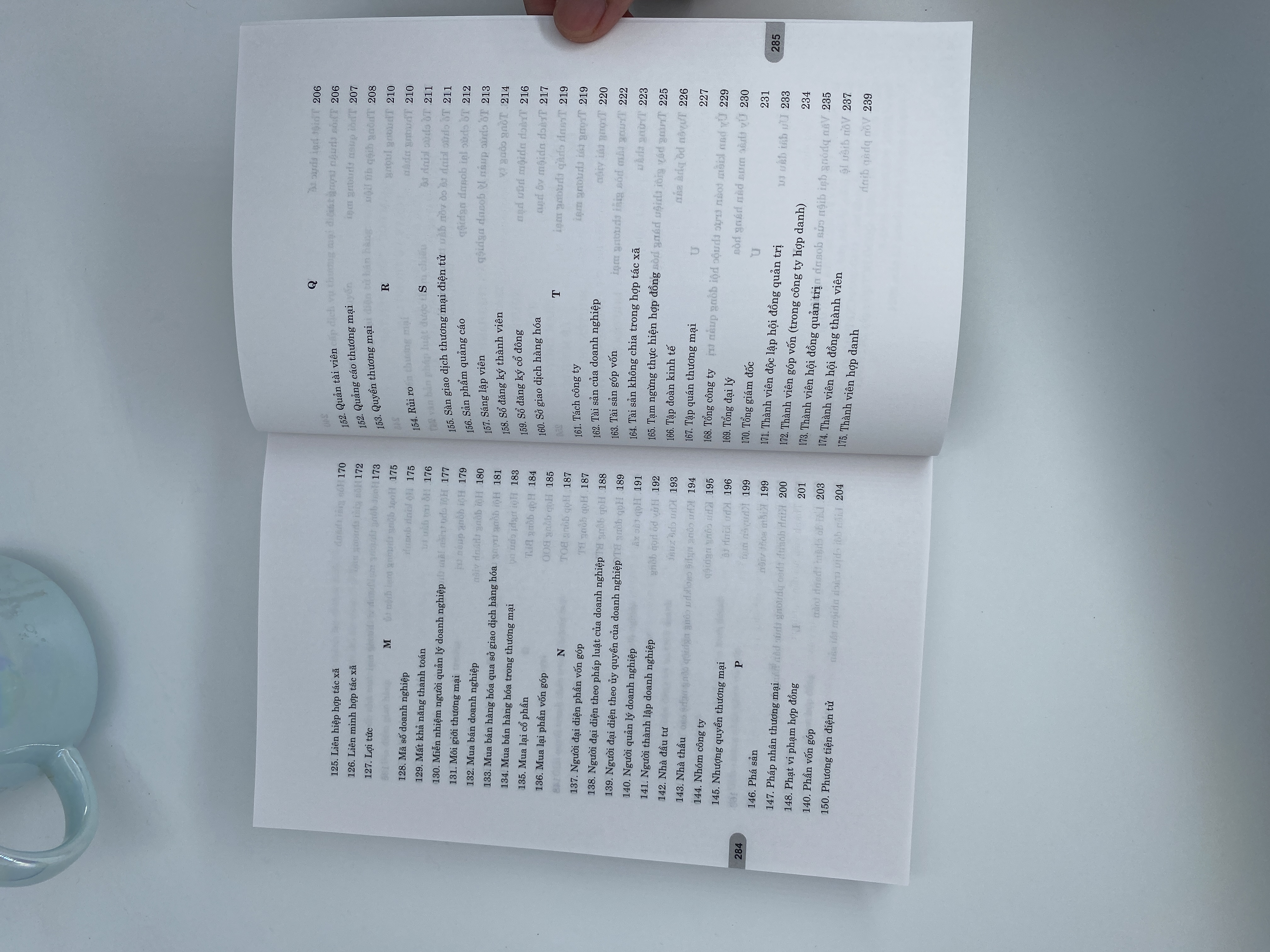 Thuật ngữ pháp lý trong lĩnh vực thương mại và đầu tư