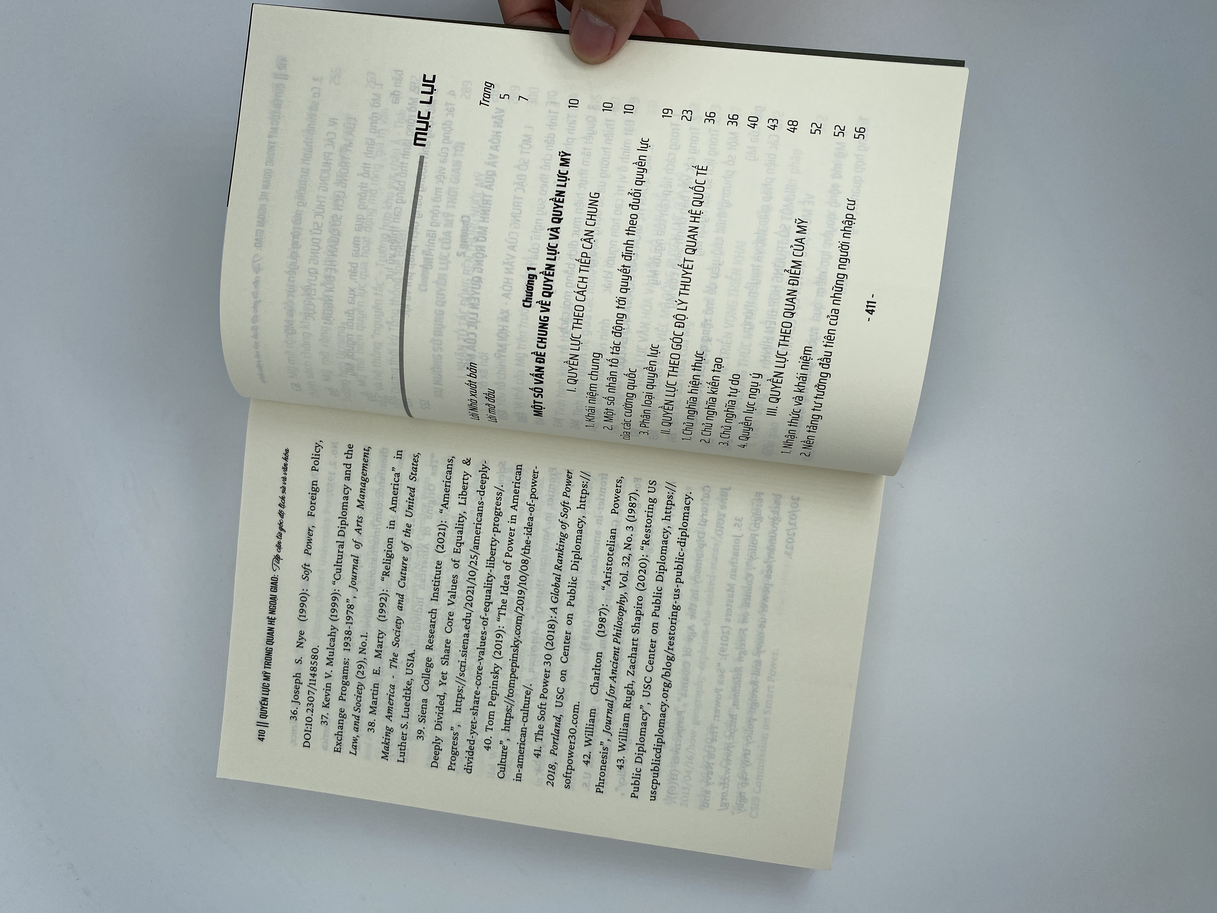 Ngẫm lại chiến tranh trong thế kỷ XXI - Ảnh hưởng và tác động của sự tổng hòa yếu tố chính trị, thông tin và truyền thông (Sách tham khảo)