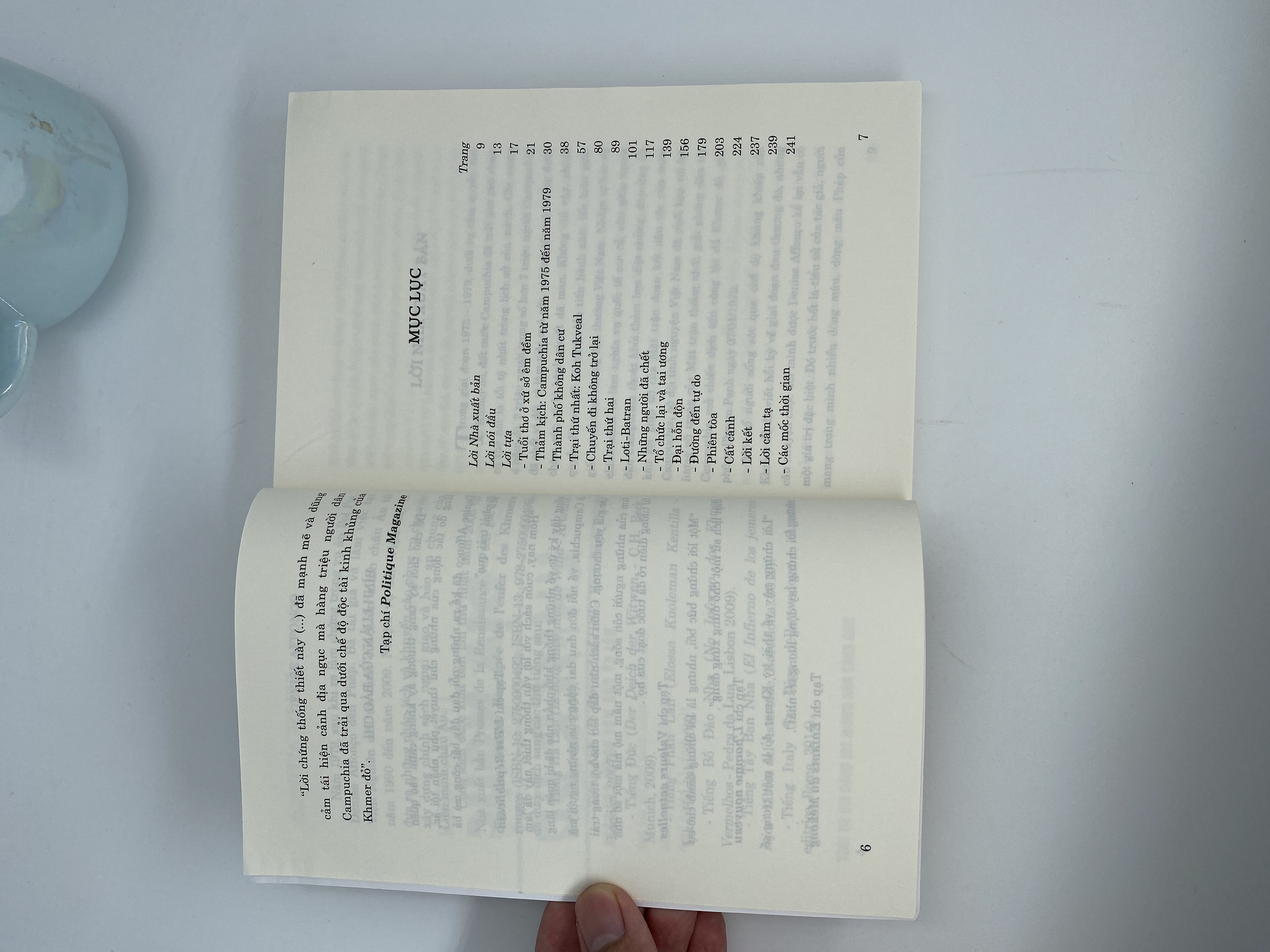 Thoát khỏi địa ngục Khmer đỏ - Hồi ký của một người còn sống (Xuất bản lần thứ ba) (Sách tham khảo)