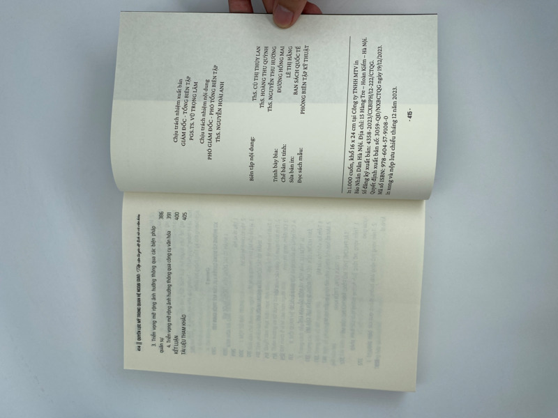 Ngẫm lại chiến tranh trong thế kỷ XXI - Ảnh hưởng và tác động của sự tổng hòa yếu tố chính trị, thông tin và truyền thông (Sách tham khảo)