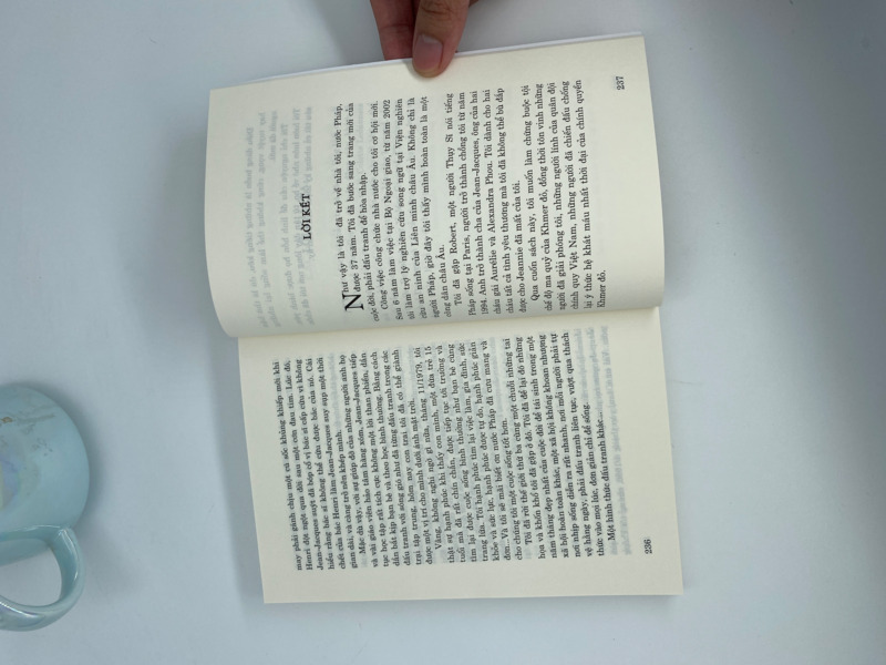 Thoát khỏi địa ngục Khmer đỏ - Hồi ký của một người còn sống (Xuất bản lần thứ ba) (Sách tham khảo)