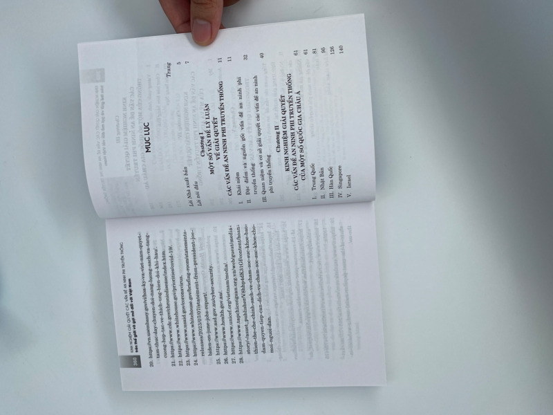 Kinh nghiệm giải quyết các vấn đề an ninh phi truyền thống trên thế giới và gợi mở đối với Việt Nam (Sách chuyên khảo)