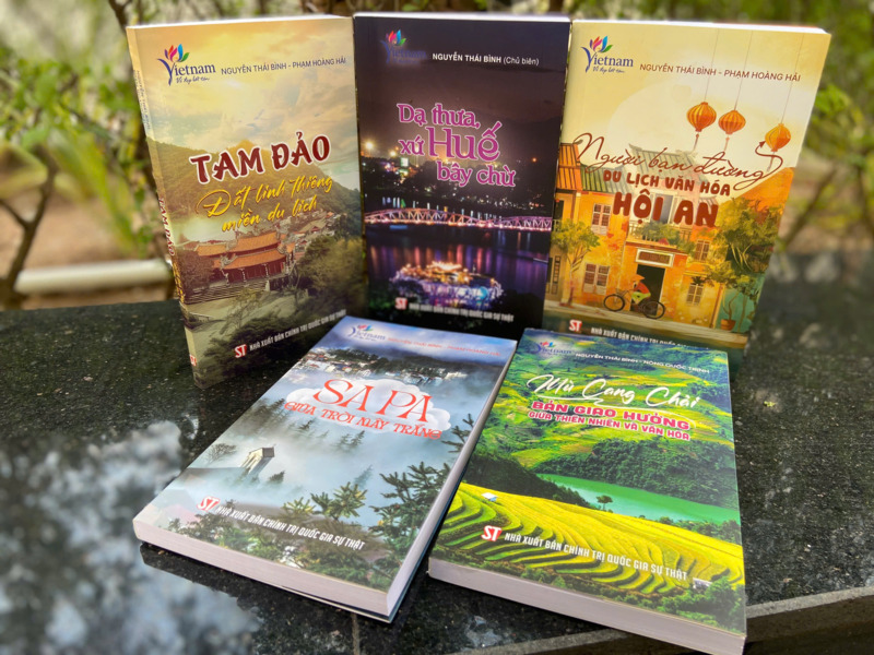 COMBO SÁCH DU LỊCH VIỆT NAM ĐẶC SẮC