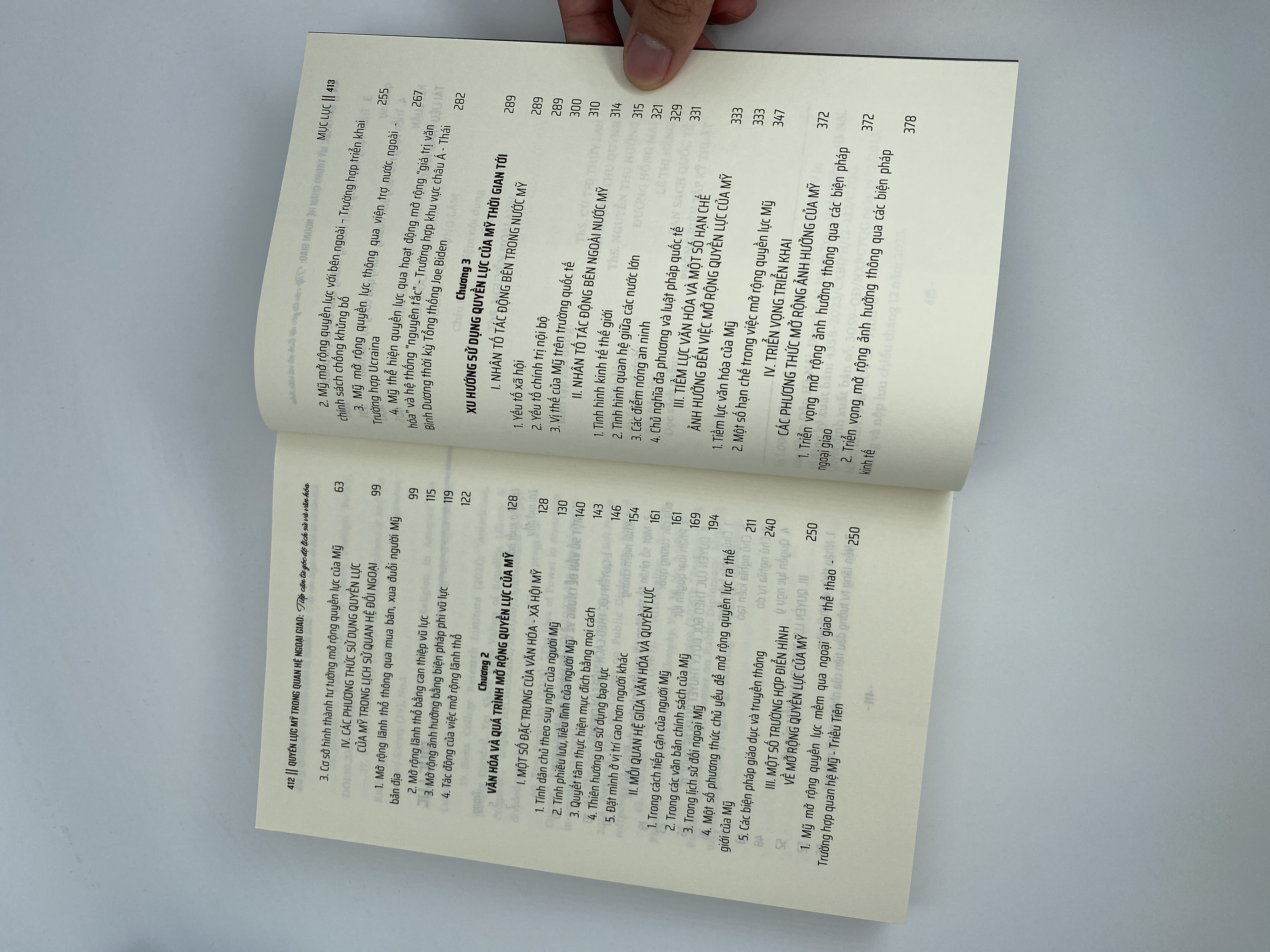 Quyền lực Mỹ trong quan hệ ngoại giao: Tiếp cận từ góc độ lịch sử và văn hoá (Sách chuyên khảo)