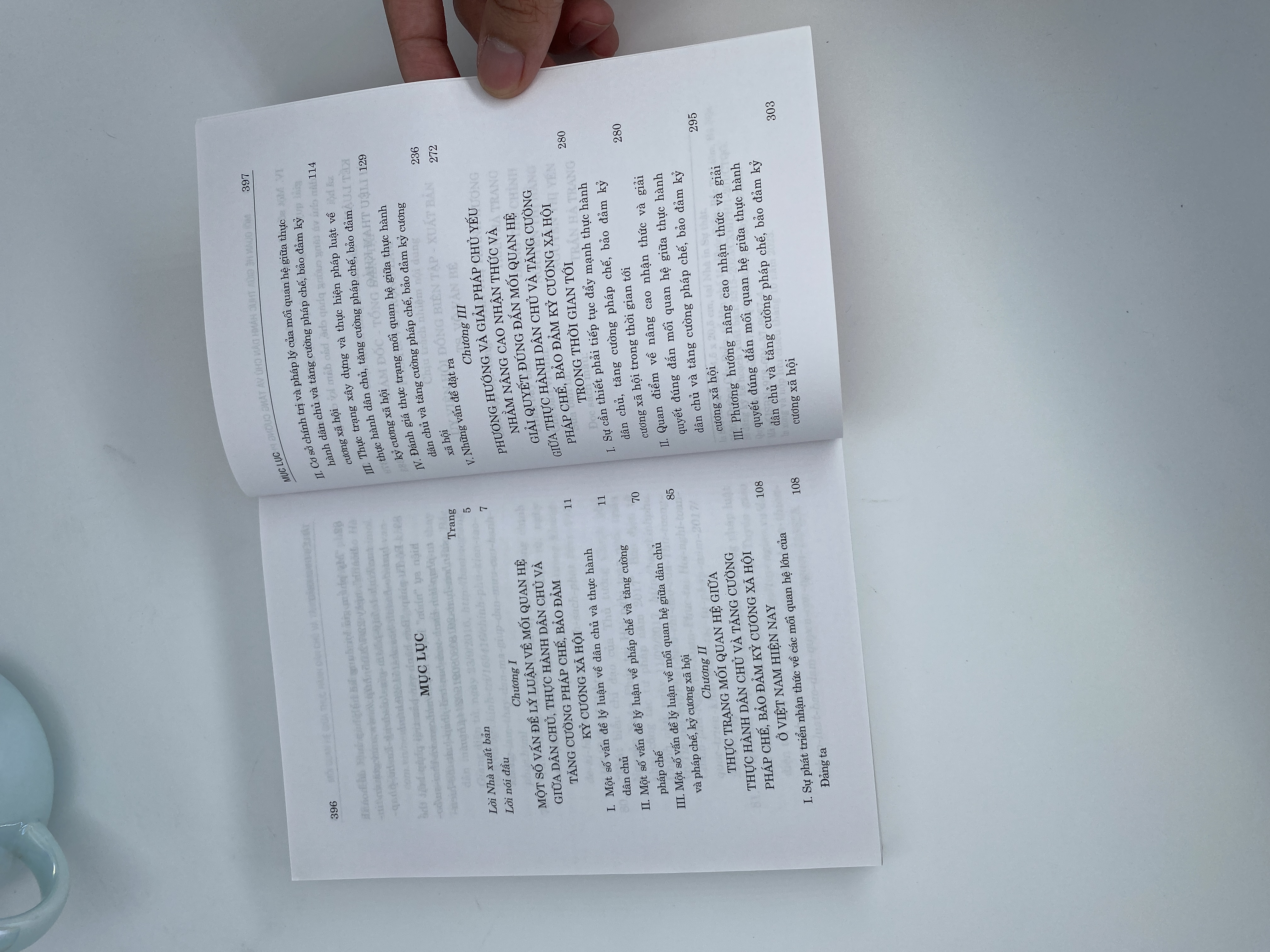 Mối quan hệ giữa thực hành dân chủ và tăng cường pháp chế, bảo đảm kỷ cương xã hội (Sách chuyên khảo) (Xuất bản lần thứ hai, có chỉnh sửa, bổ sung)