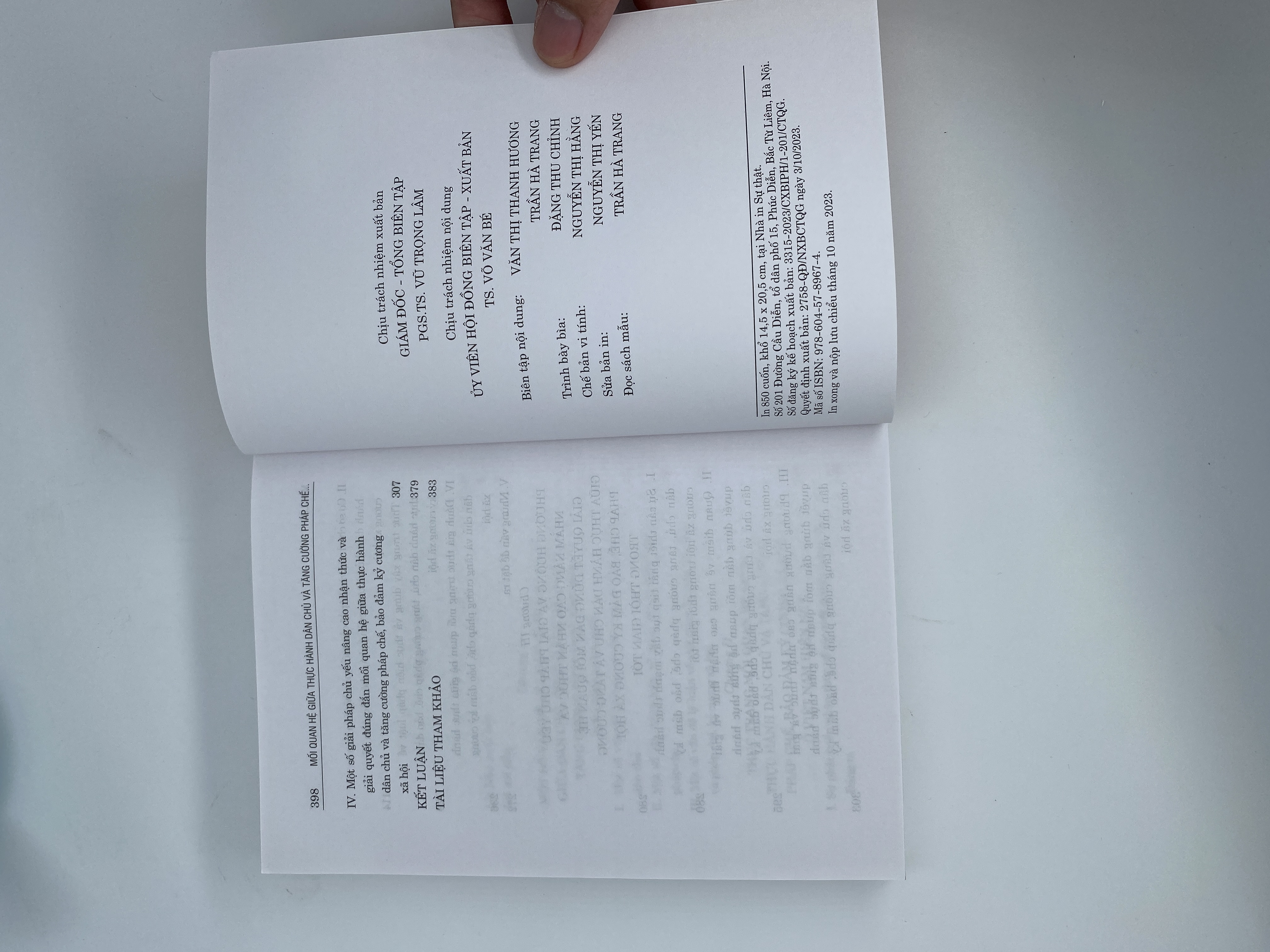 Mối quan hệ giữa thực hành dân chủ và tăng cường pháp chế, bảo đảm kỷ cương xã hội (Sách chuyên khảo) (Xuất bản lần thứ hai, có chỉnh sửa, bổ sung)