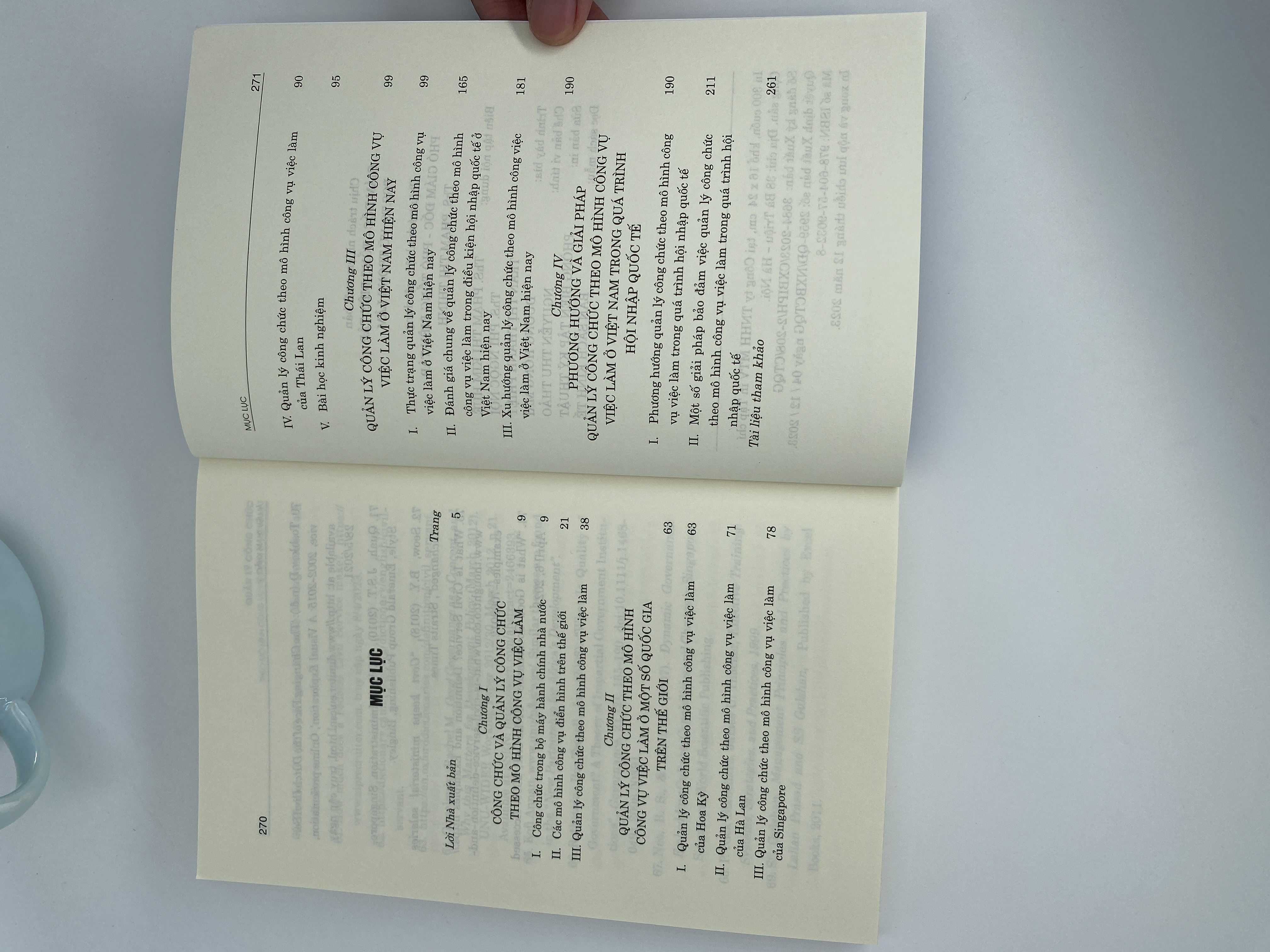 Quản lý công chức theo mô hình công vụ việc làm ở Việt Nam trong quá trình hội nhập quốc tế