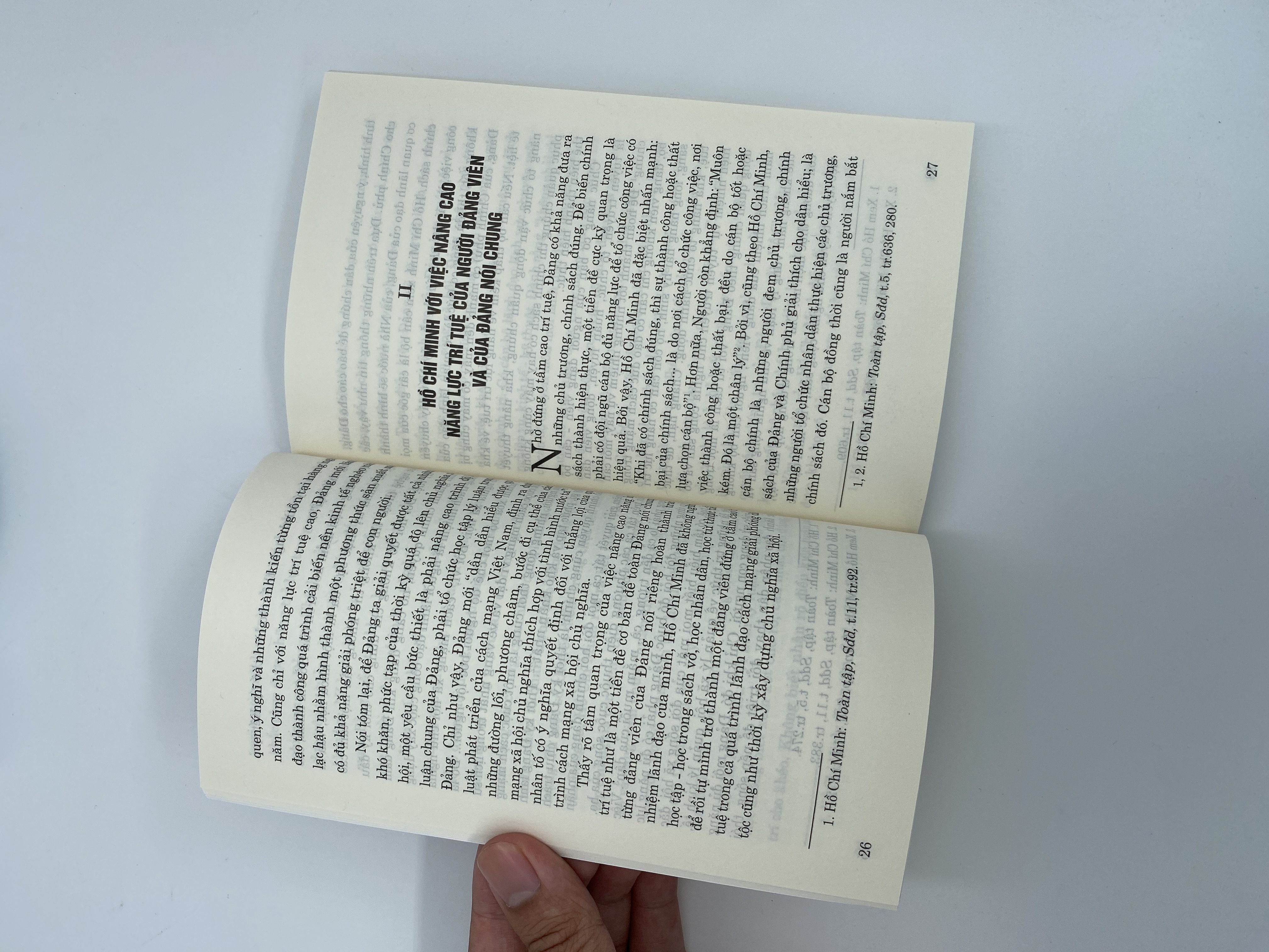 Hồ Chí Minh với việc xây dựng Đảng ta về trí tuệ