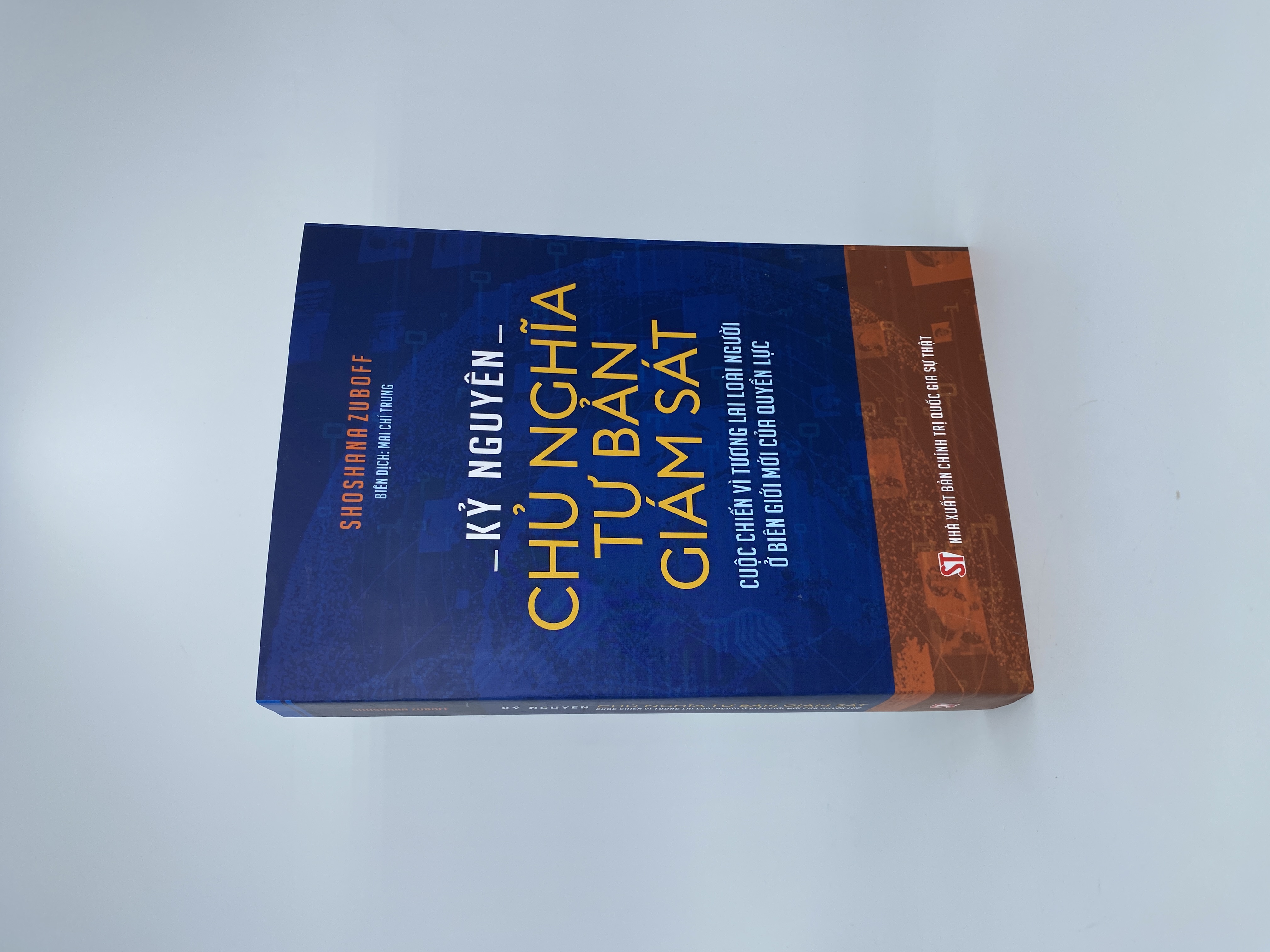 Kỷ nguyên chủ nghĩa tư bản giám sát: Cuộc chiến vì tương lai loài người ở biên giới mới của quyền lực