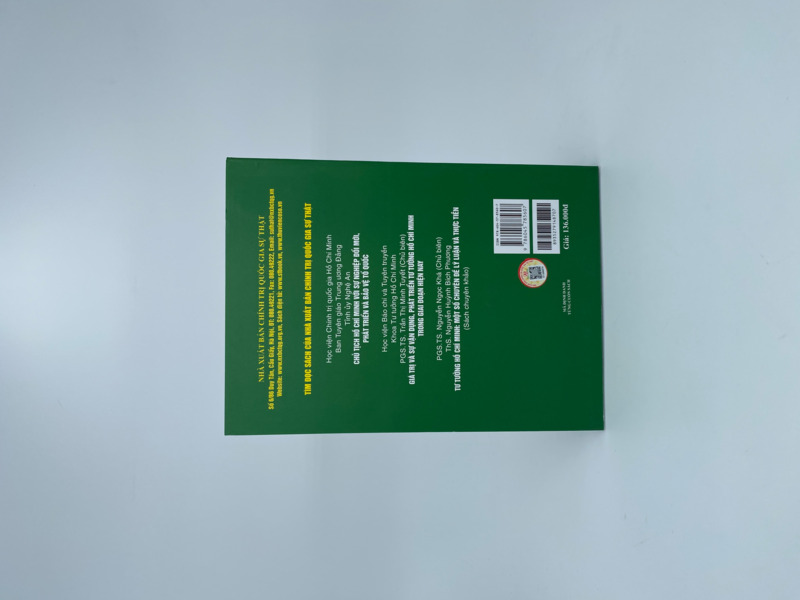 Hồ Chí Minh -  Người mang lại ánh sáng. Tập 2