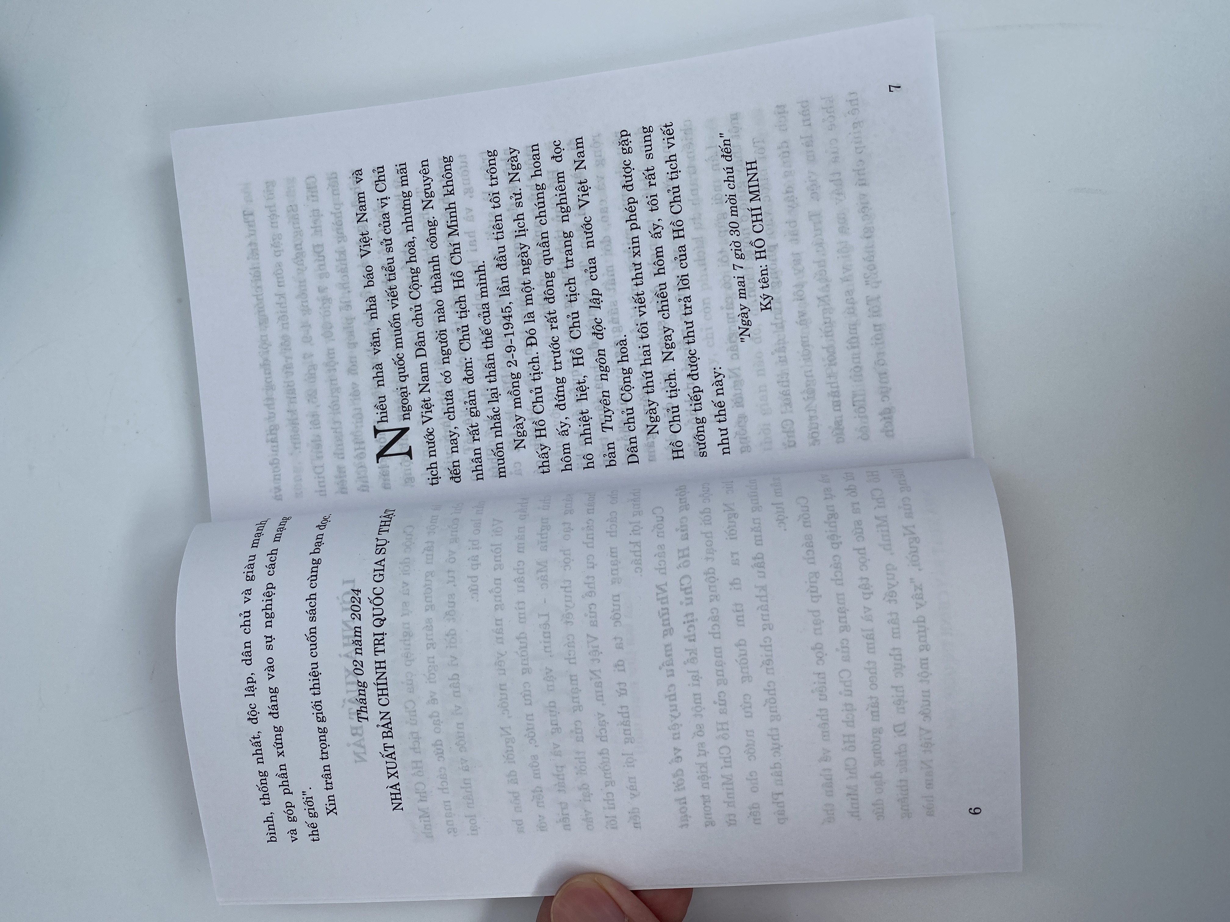 Những mẩu chuyện về đời hoạt động của Hồ Chủ tịch