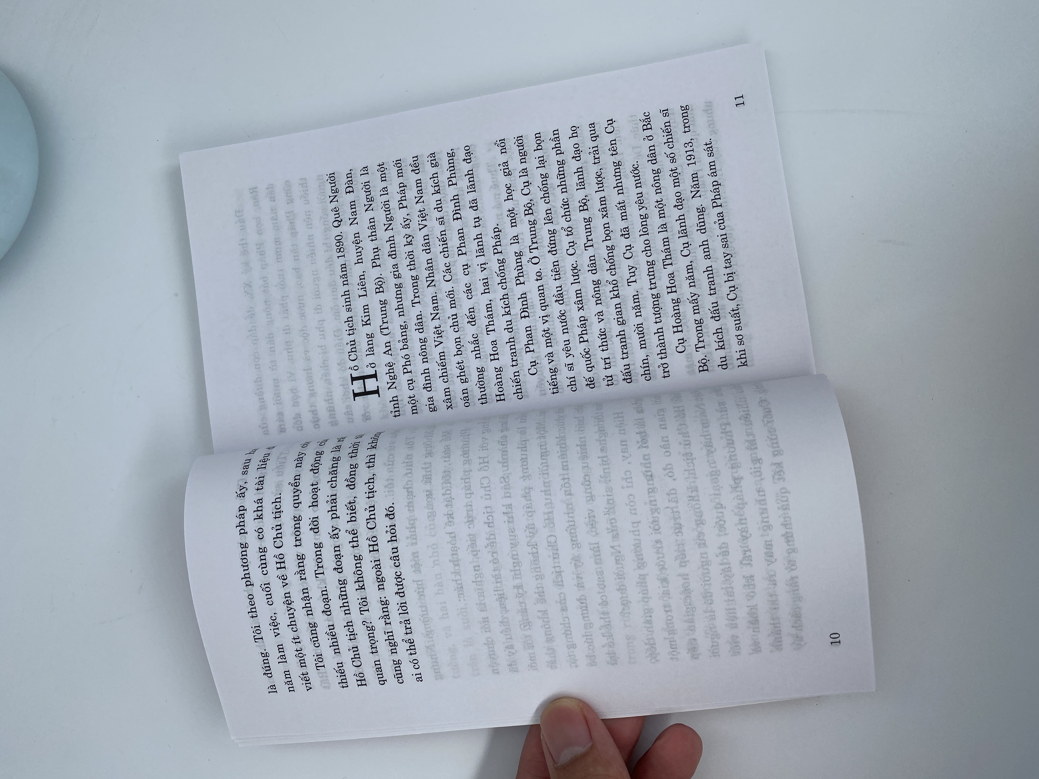 Những mẩu chuyện về đời hoạt động của Hồ Chủ tịch