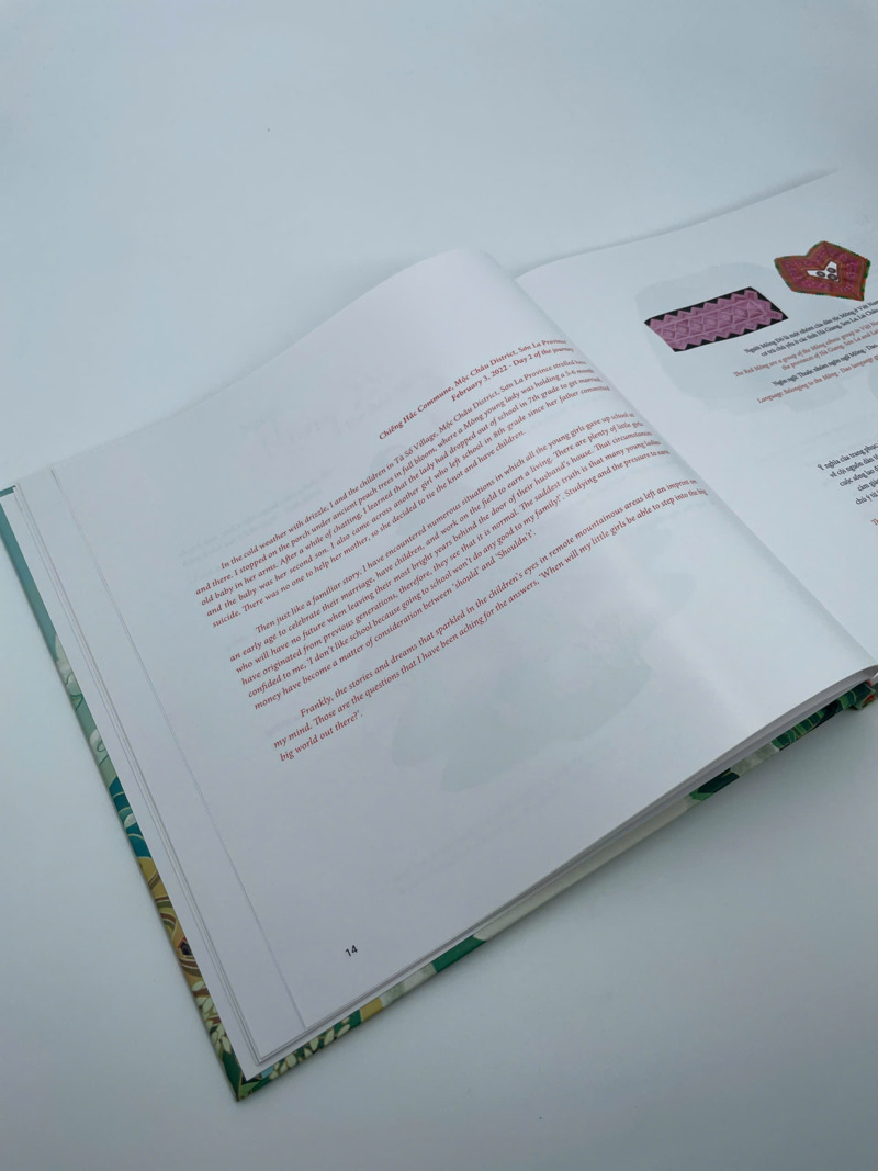 Bản sắc văn hóa Việt Nam (Du khảo trang phục truyền thống của phụ nữ các dân tộc) (Song ngữ Việt - Anh)