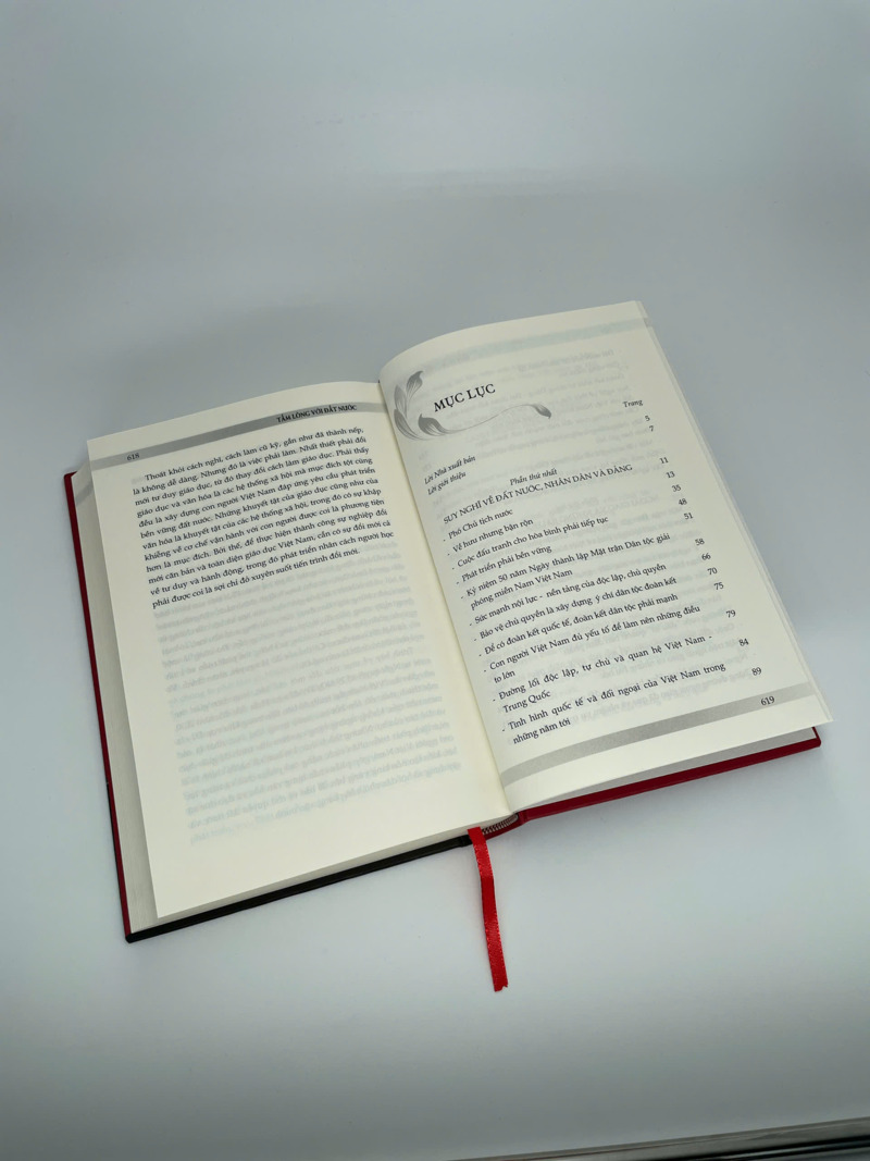 Tấm lòng với đất nước (Xuất bản lần thứ hai) - Bìa cứng