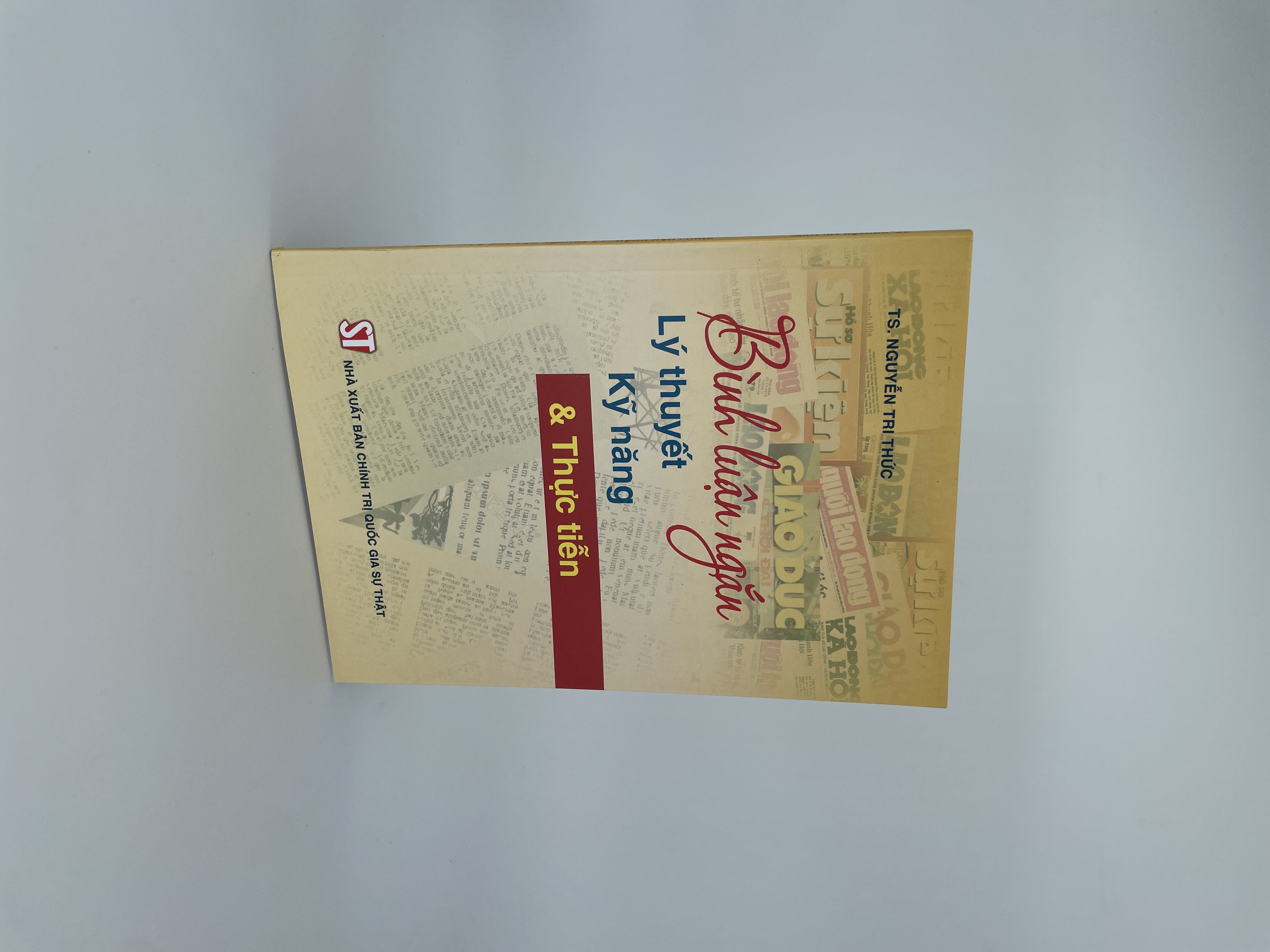 Bình luận ngắn - Lý thuyết, kỹ năng và thực tiễn