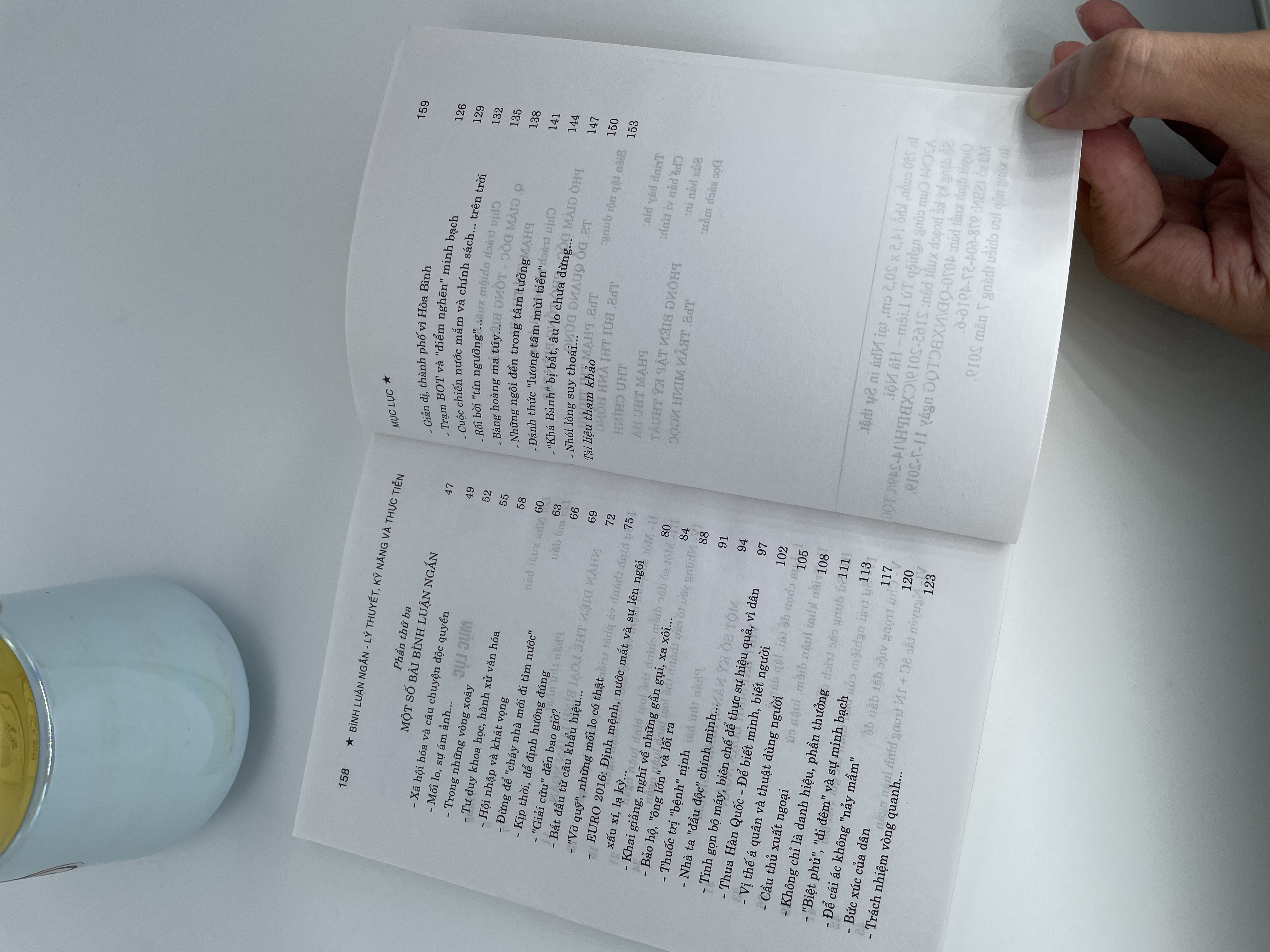 Bình luận ngắn - Lý thuyết, kỹ năng và thực tiễn