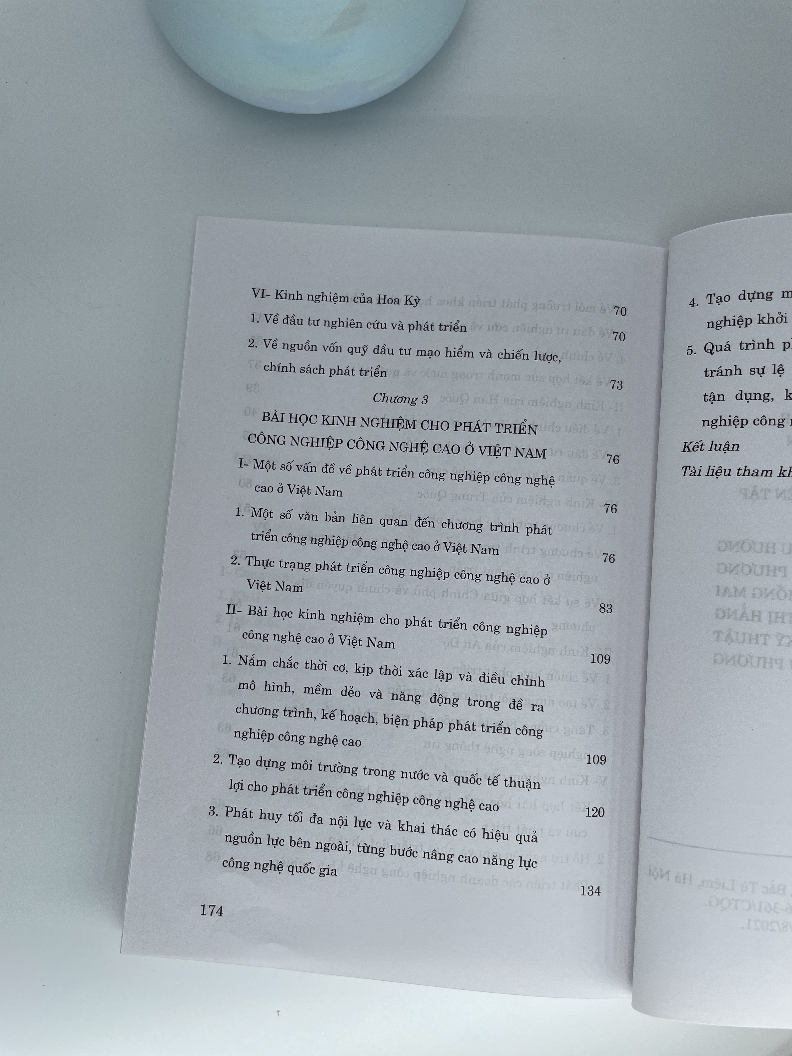 Phát triển công nghiệp công nghệ cao - Kinh nghiệm và bài học cho Việt Nam (Sách chuyên khảo)