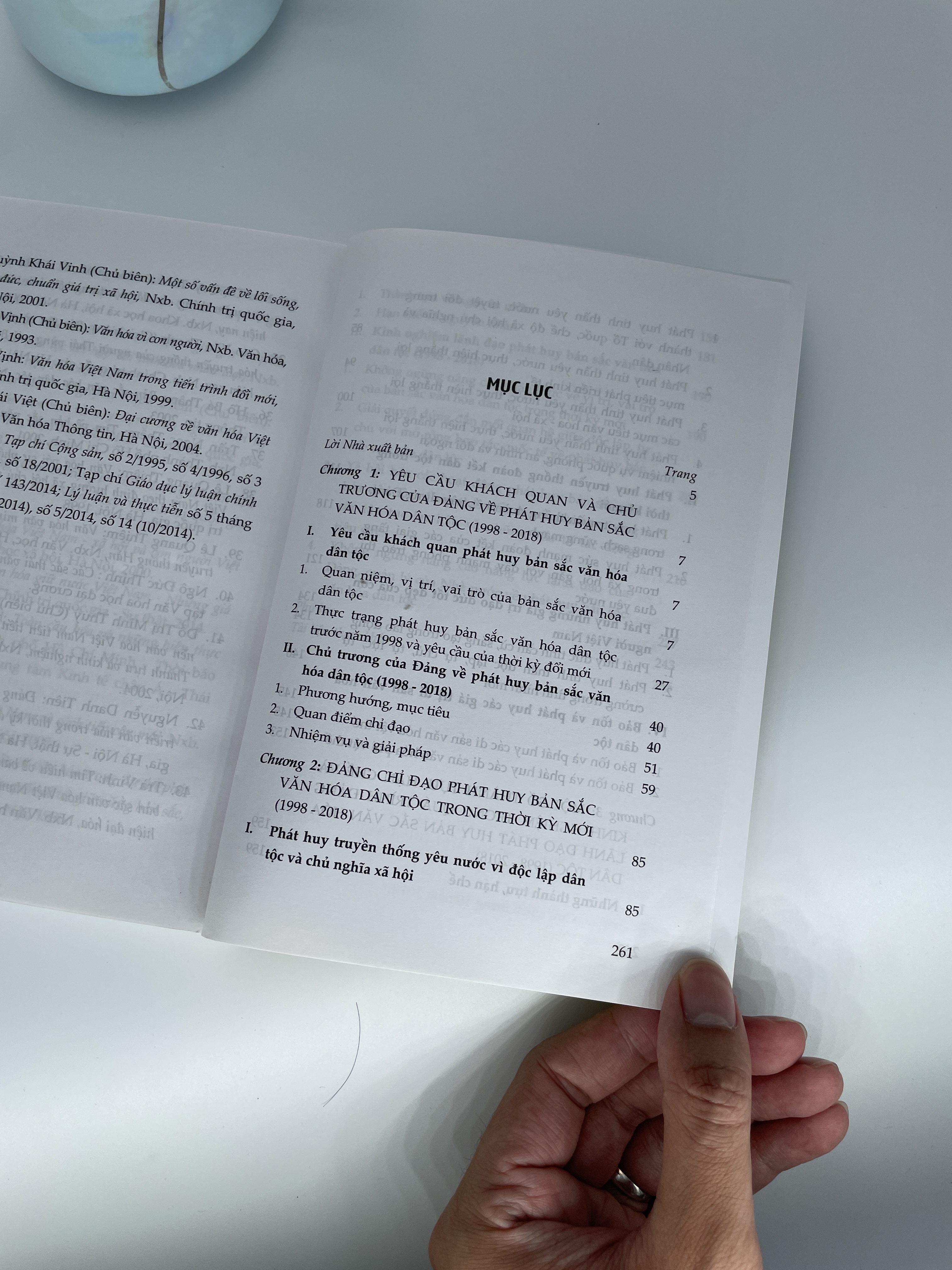 Đảng lãnh đạo phát huy bản sắc văn hóa dân tộc trong thời kỳ mới (1998- 2018)