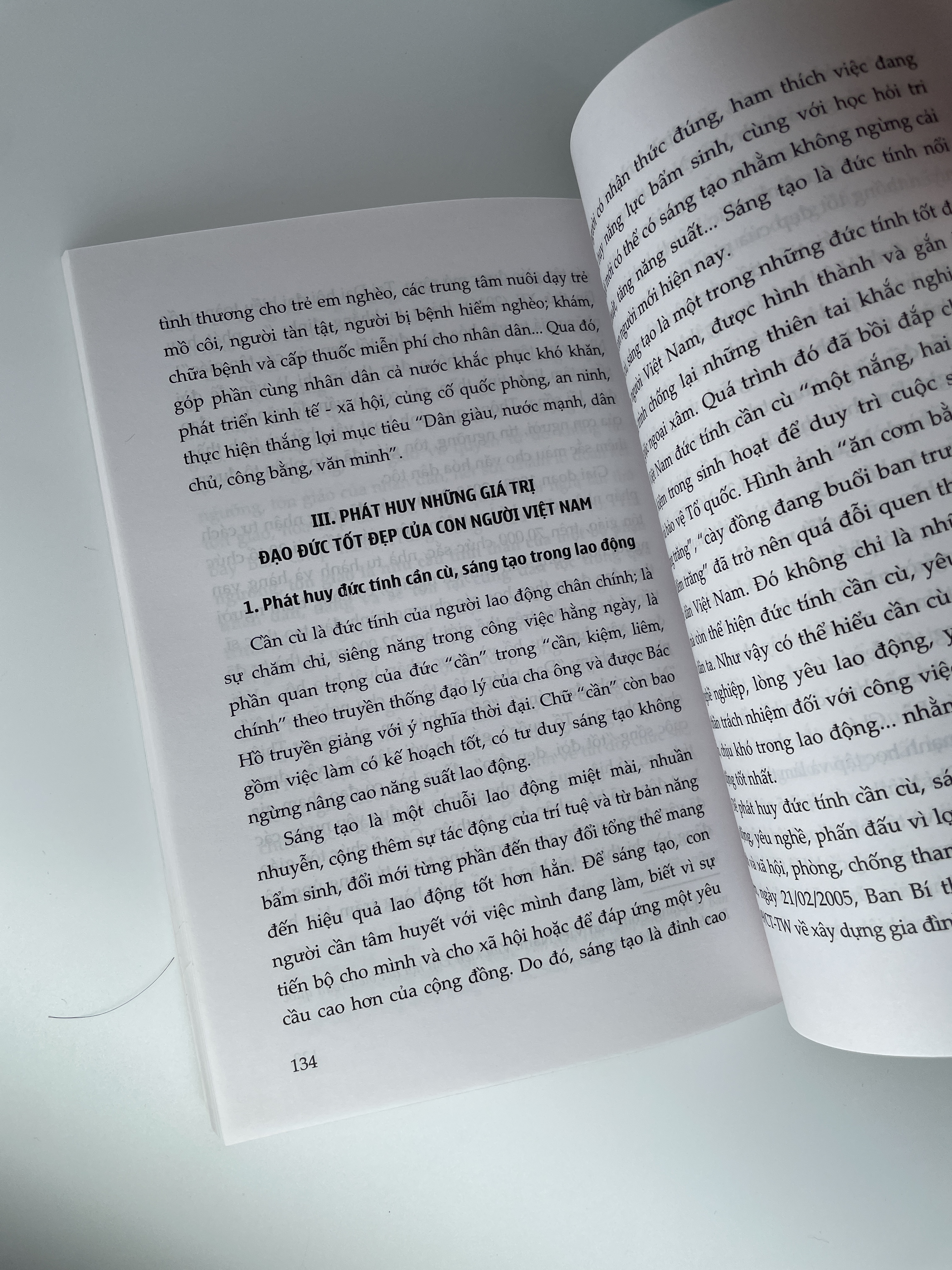 Đảng lãnh đạo phát huy bản sắc văn hóa dân tộc trong thời kỳ mới (1998- 2018)