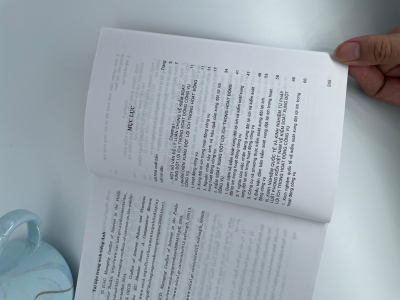 Kiểm soát xung đột lợi ích trong hoạt động công vụ nhằm phòng ngừa tham nhũng ở Việt Nam hiện nay