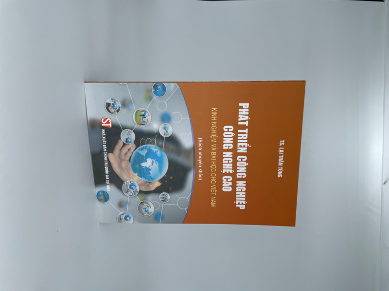 Phát triển công nghiệp công nghệ cao - Kinh nghiệm và bài học cho Việt Nam (Sách chuyên khảo)