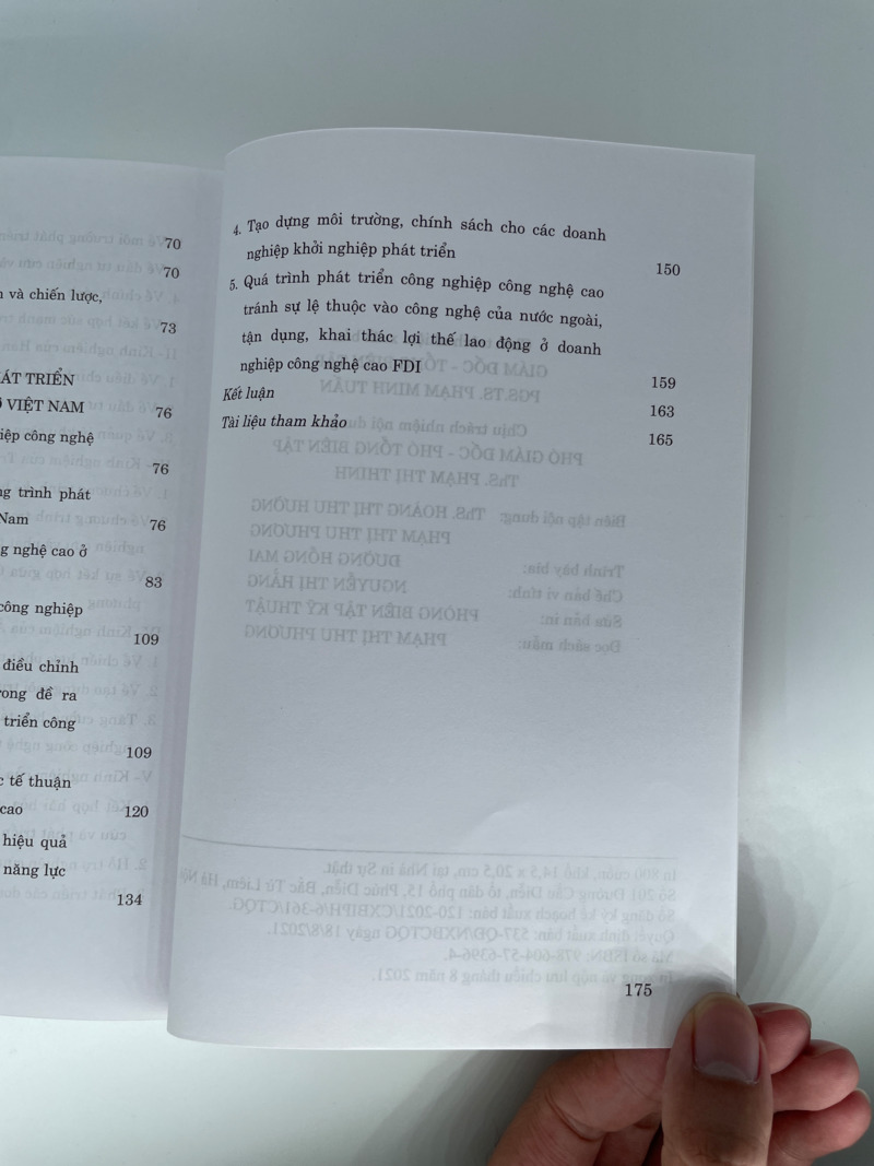 Phát triển công nghiệp công nghệ cao - Kinh nghiệm và bài học cho Việt Nam (Sách chuyên khảo)