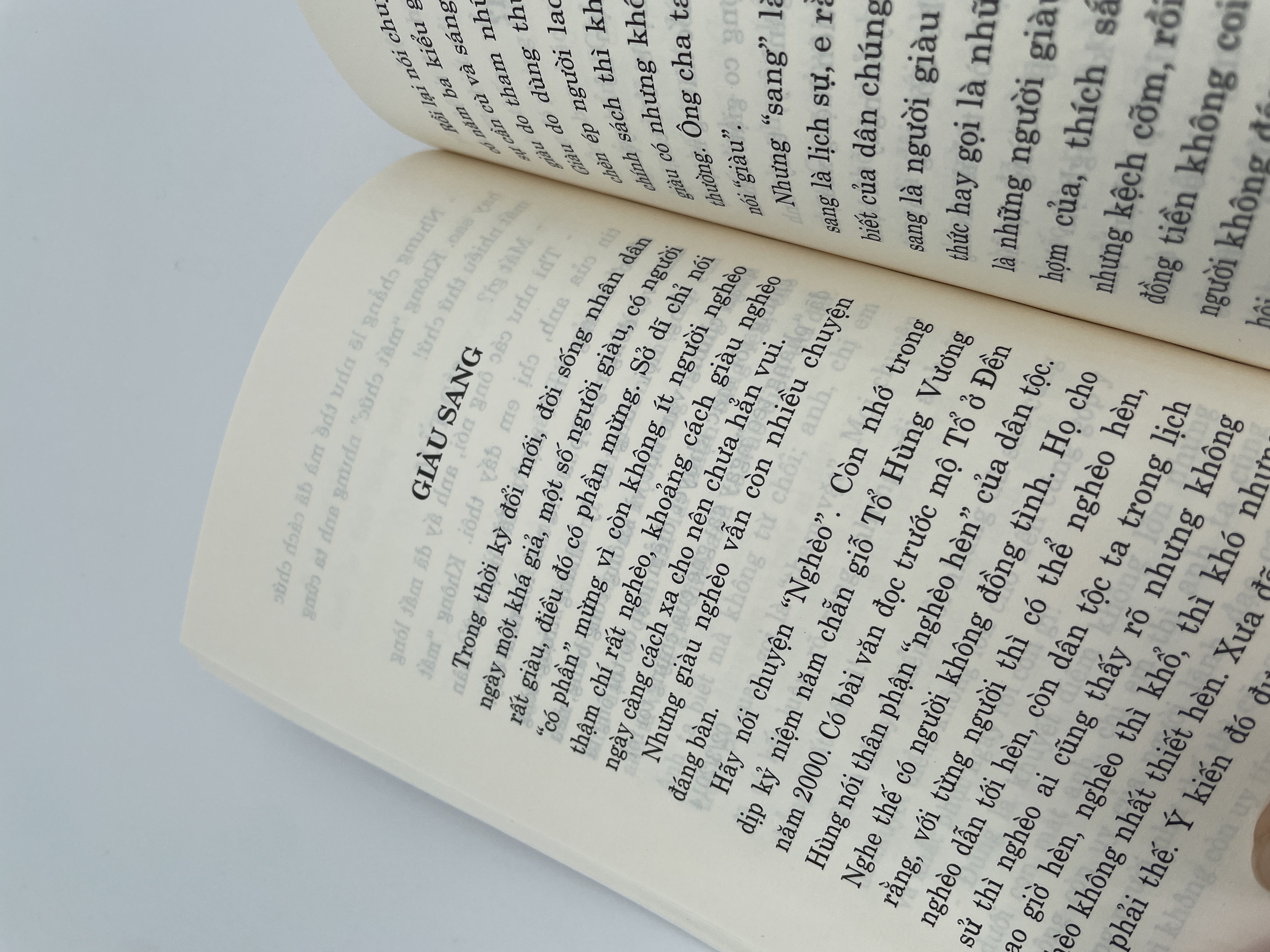 Quét cầu thang - Tiểu phẩm báo chí