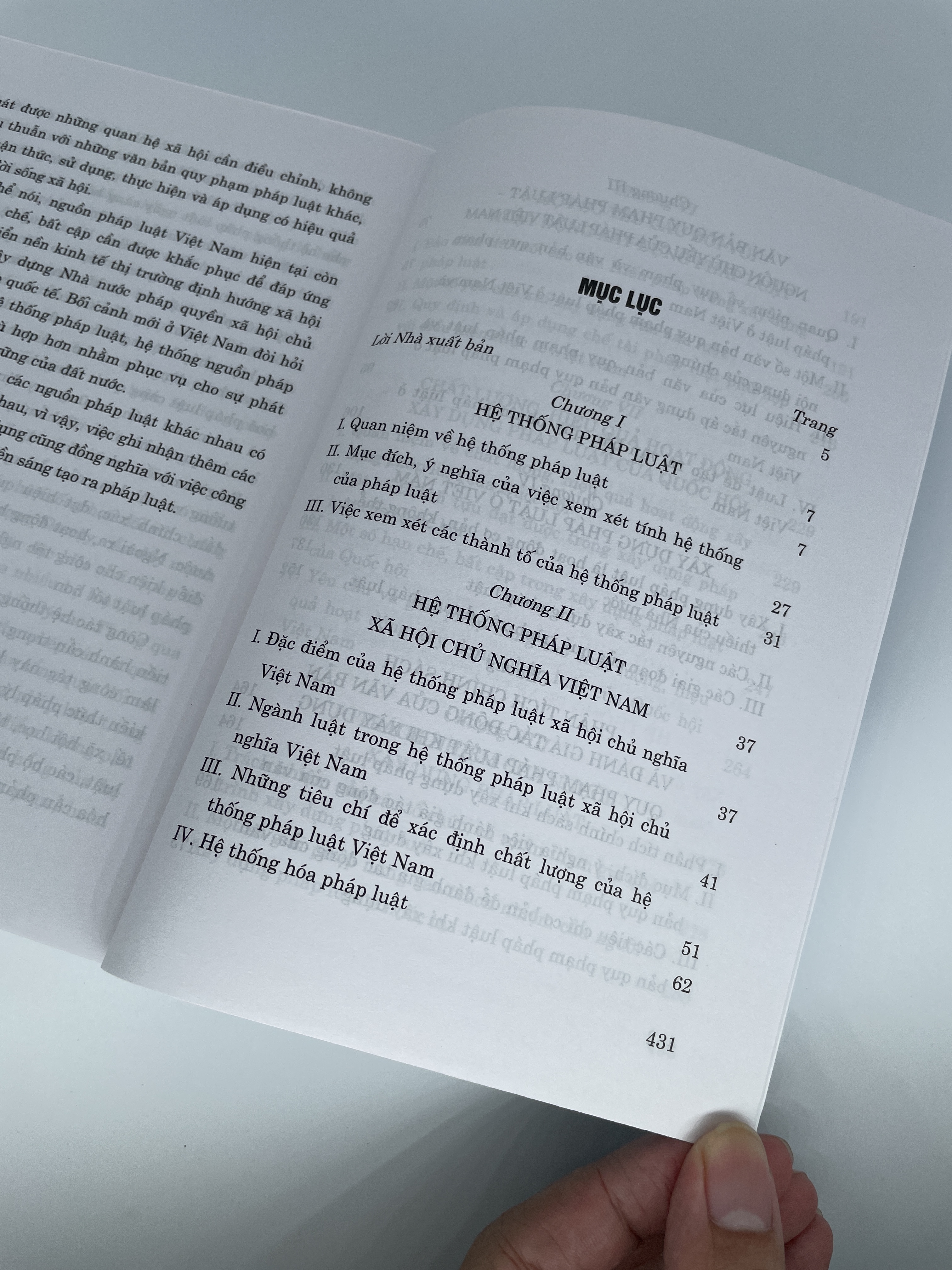 Xây dựng và hoàn thiện hệ thống pháp luật Việt Nam trong bối cảnh xây dựng Nhà nước pháp quyền Xã Hội Chủ Nghĩa