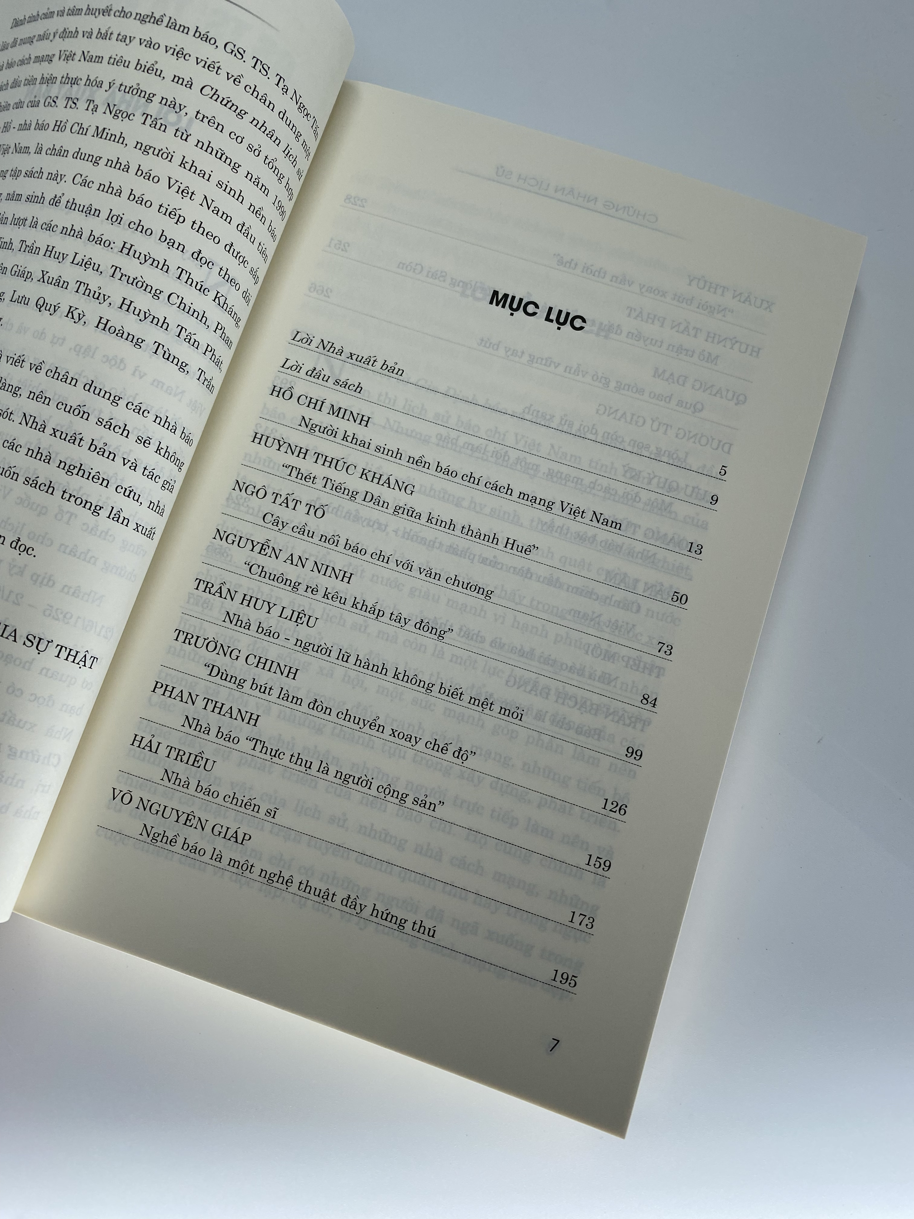 Chứng nhân lịch sử