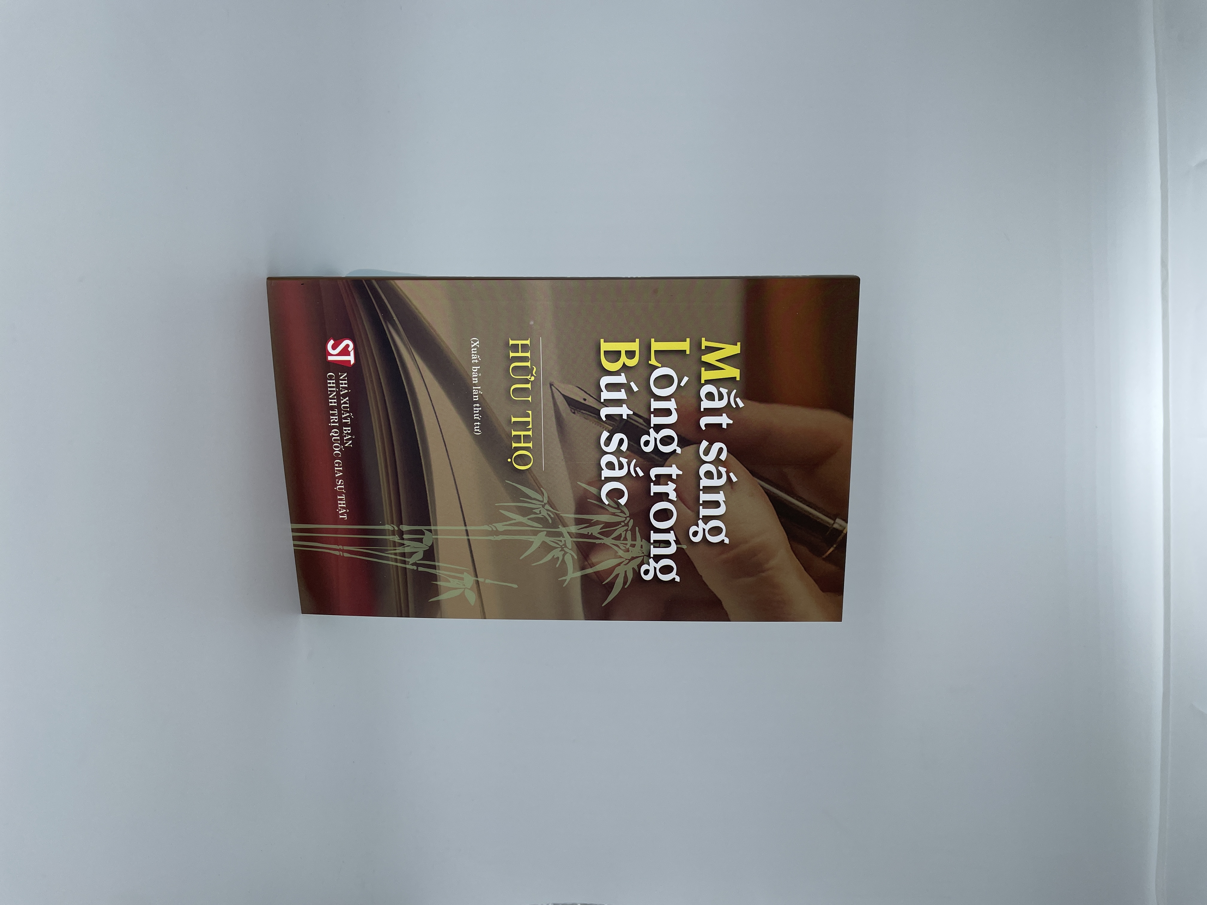 Mắt sáng lòng trong, bút sắc