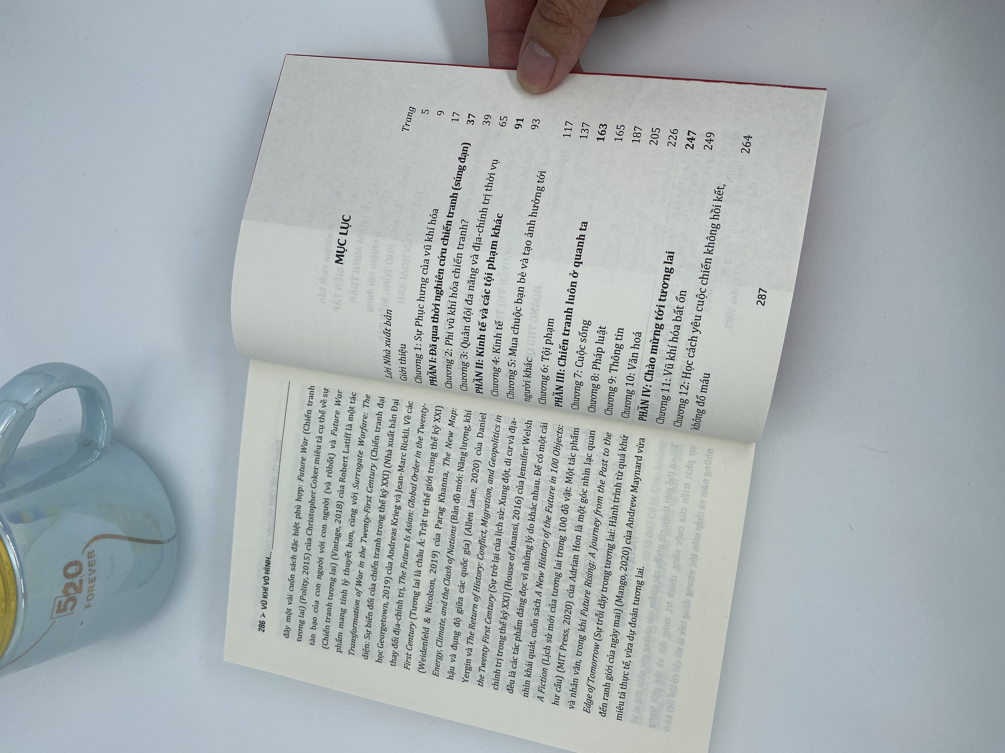 Vũ khí vô hình - Các hình thái chiến tranh trong kỷ nguyên mới (Sách tham khảo)