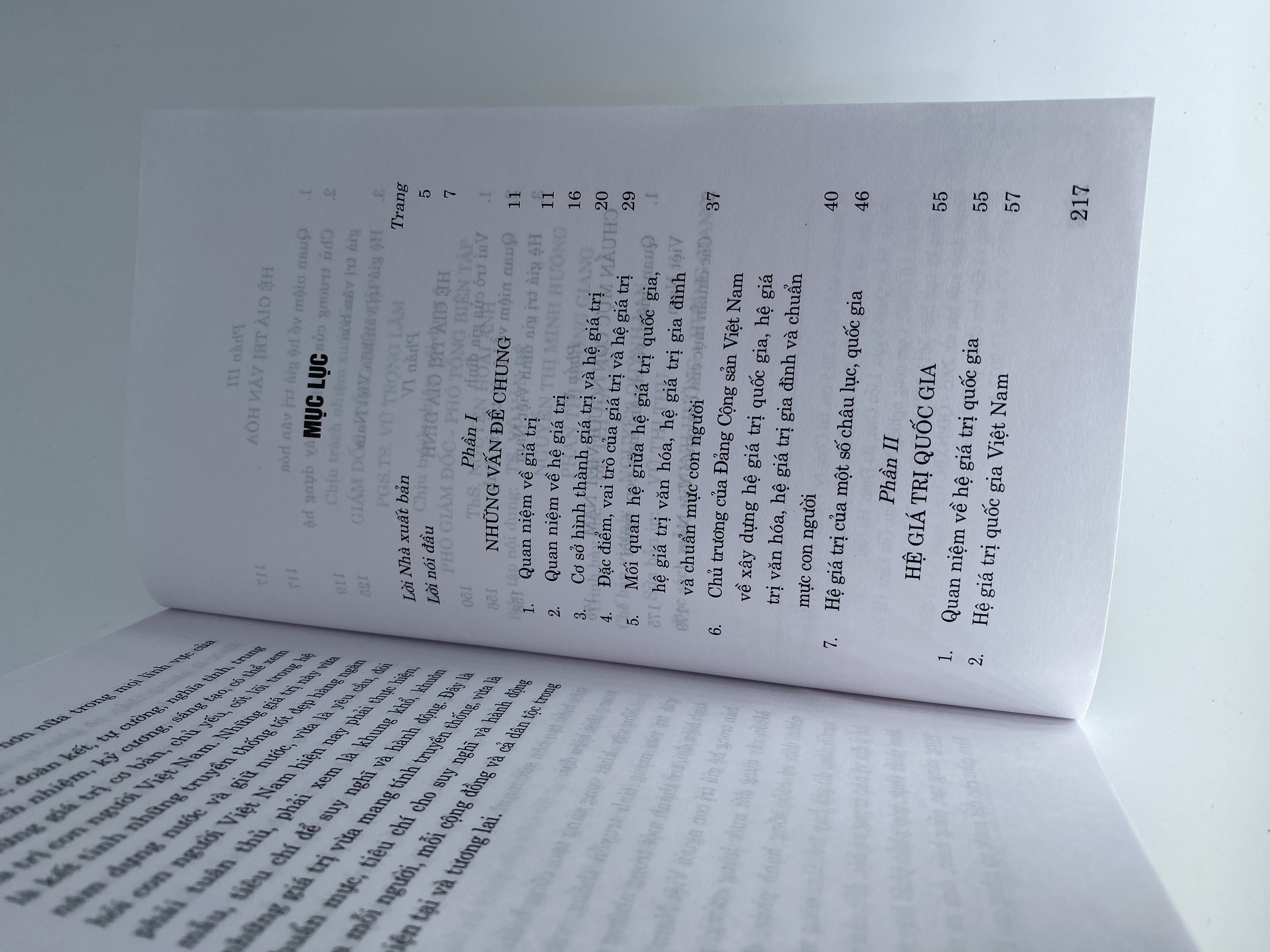 Giữ gìn và phát huy nền văn hoá Việt Nam tiên tiến, đậm đà bản sắc dân tộc (Tập 1)