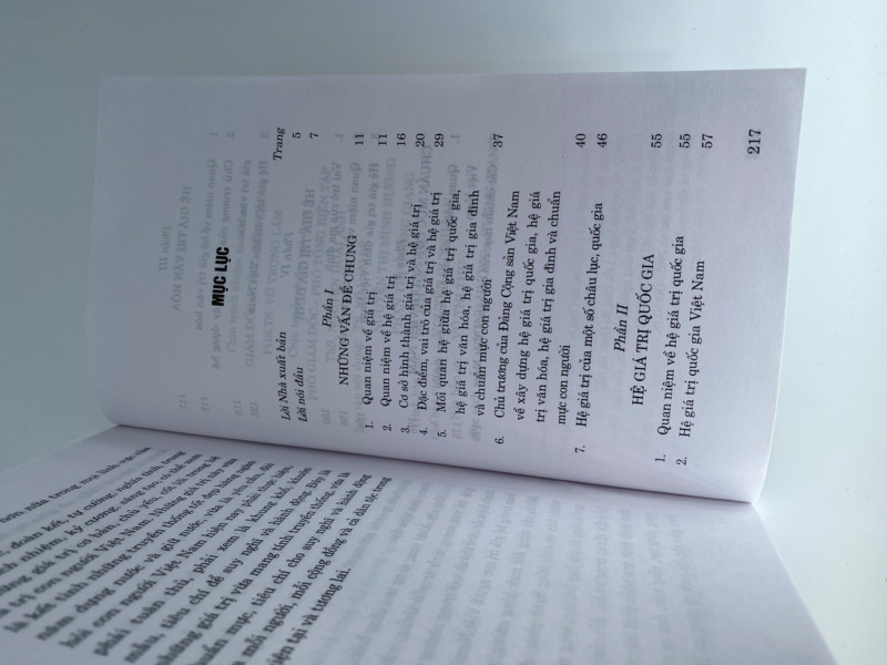 Giữ gìn và phát huy nền văn hoá Việt Nam tiên tiến, đậm đà bản sắc dân tộc (Tập 1)