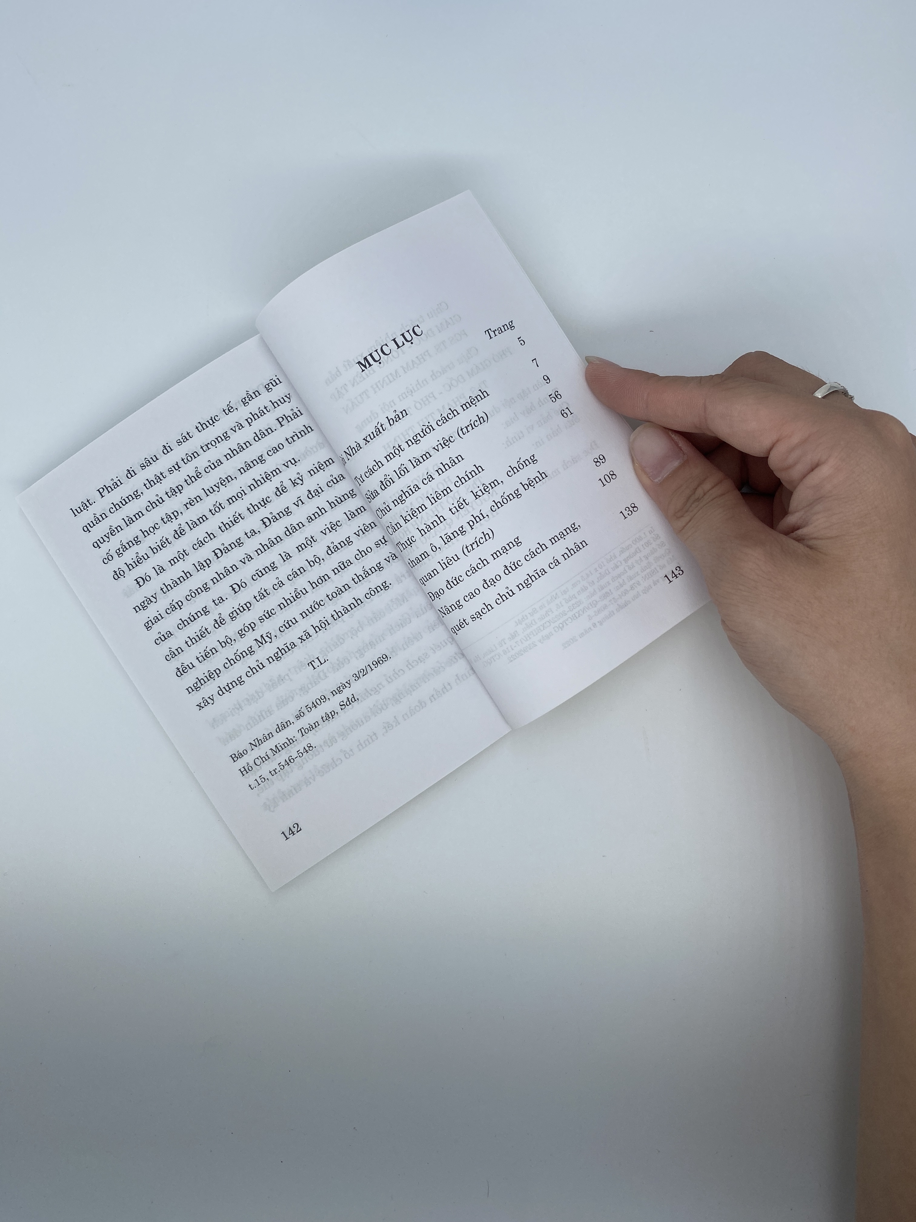 Nâng cao đạo đức cách mạng, quét sạch chủ nghĩa cá nhân