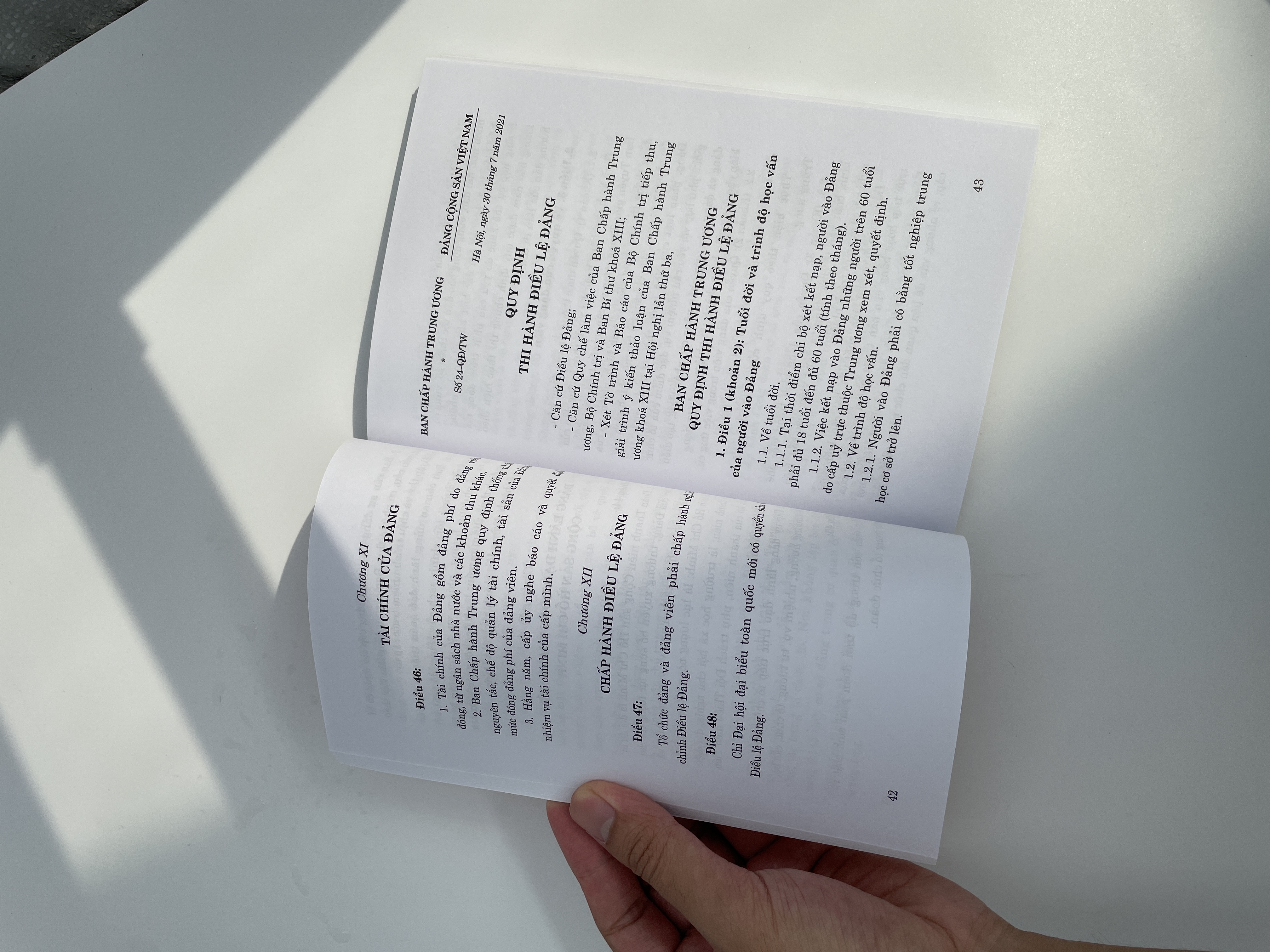 Điều lệ Đảng và một số quy định, hướng dẫn thi hành ((Xuất bản lần thứ hai)