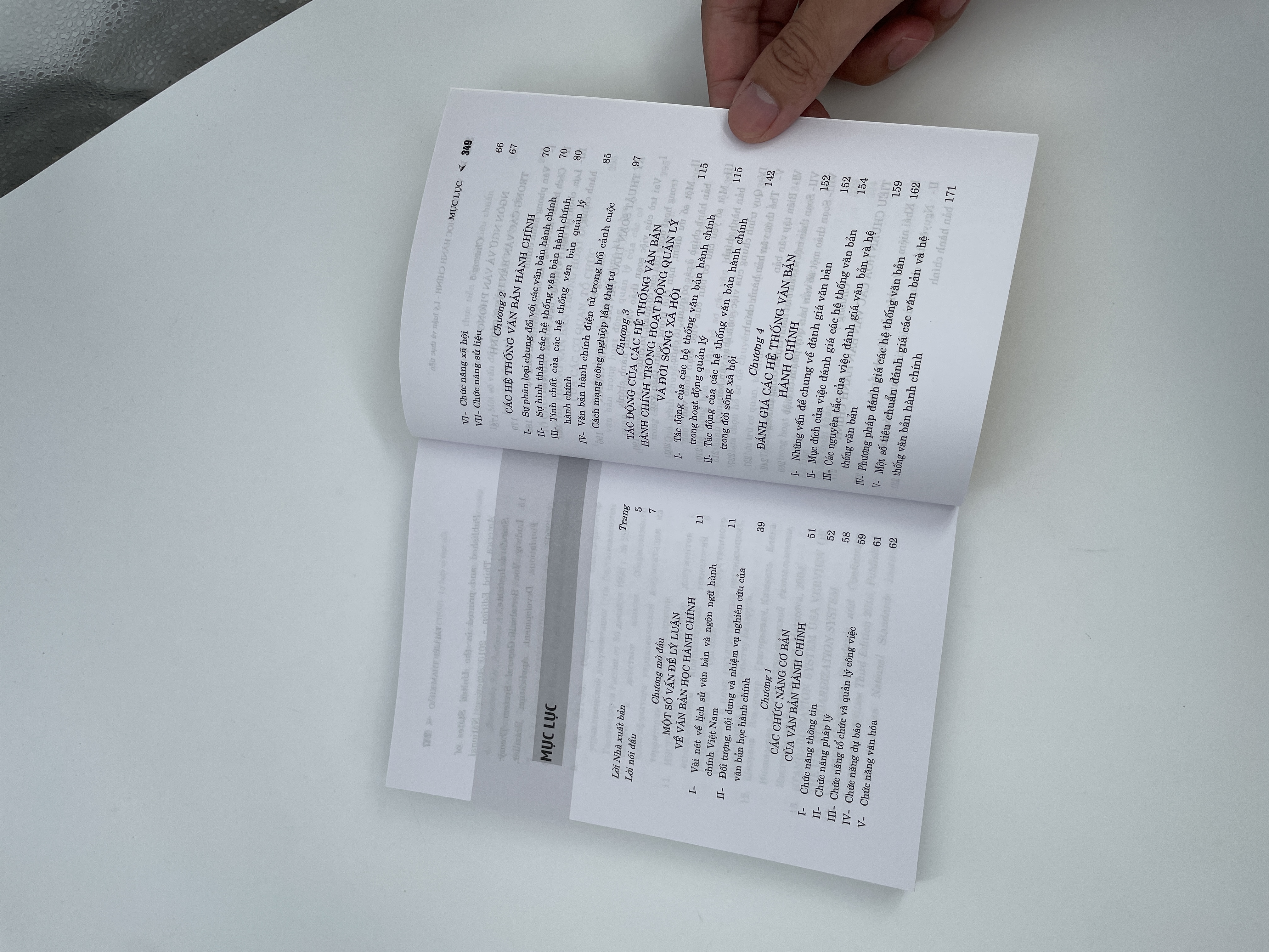 Văn bản học hành chính - Lý luận và thực tiễn