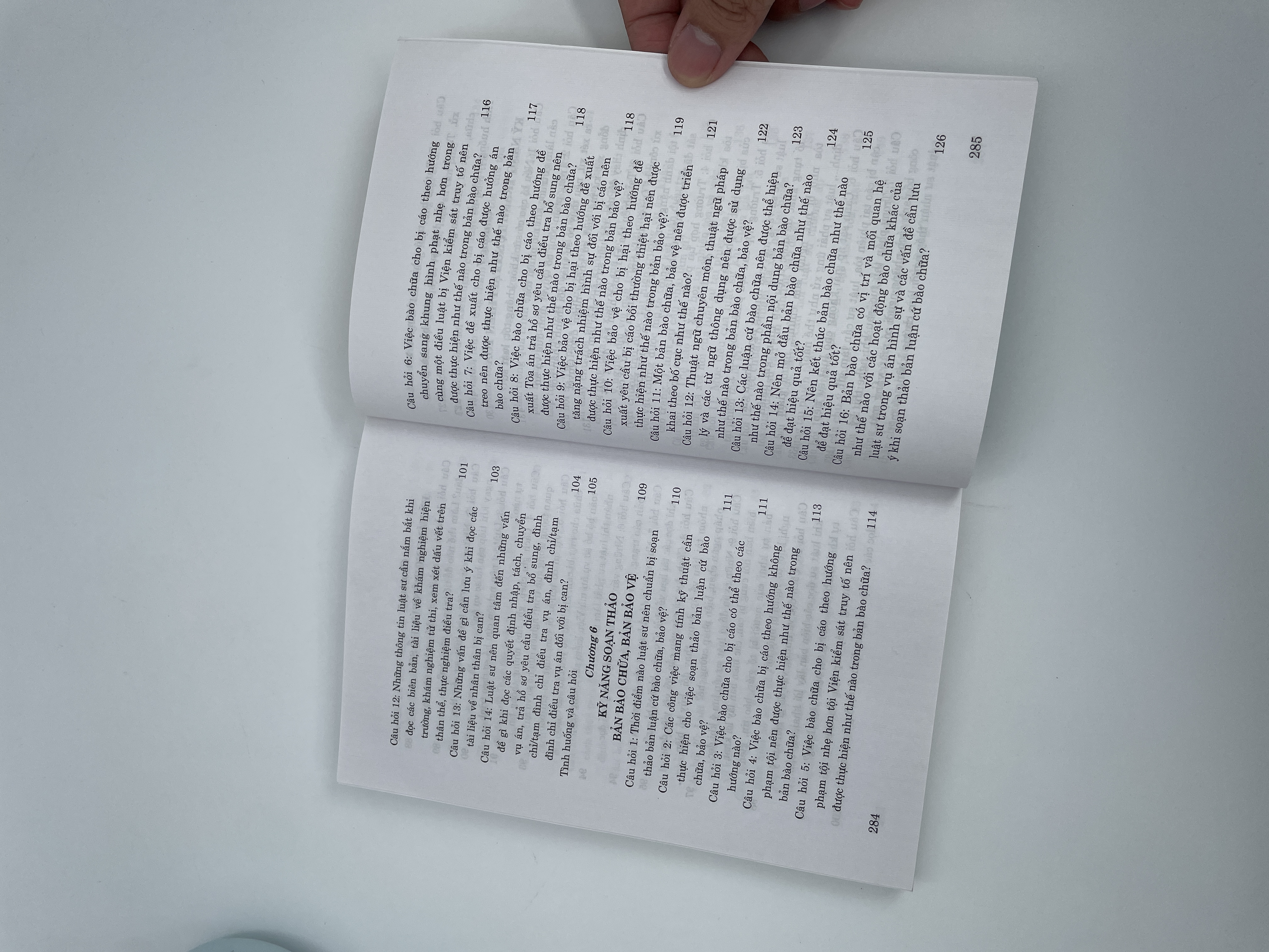 Cẩm nang hướng dẫn thực hành đại diện tranh tụng trong vụ án hình sự (Dành cho sinh viên, học viên) (Tái bản lần thứ hai, có sửa chữa, bổ sung)