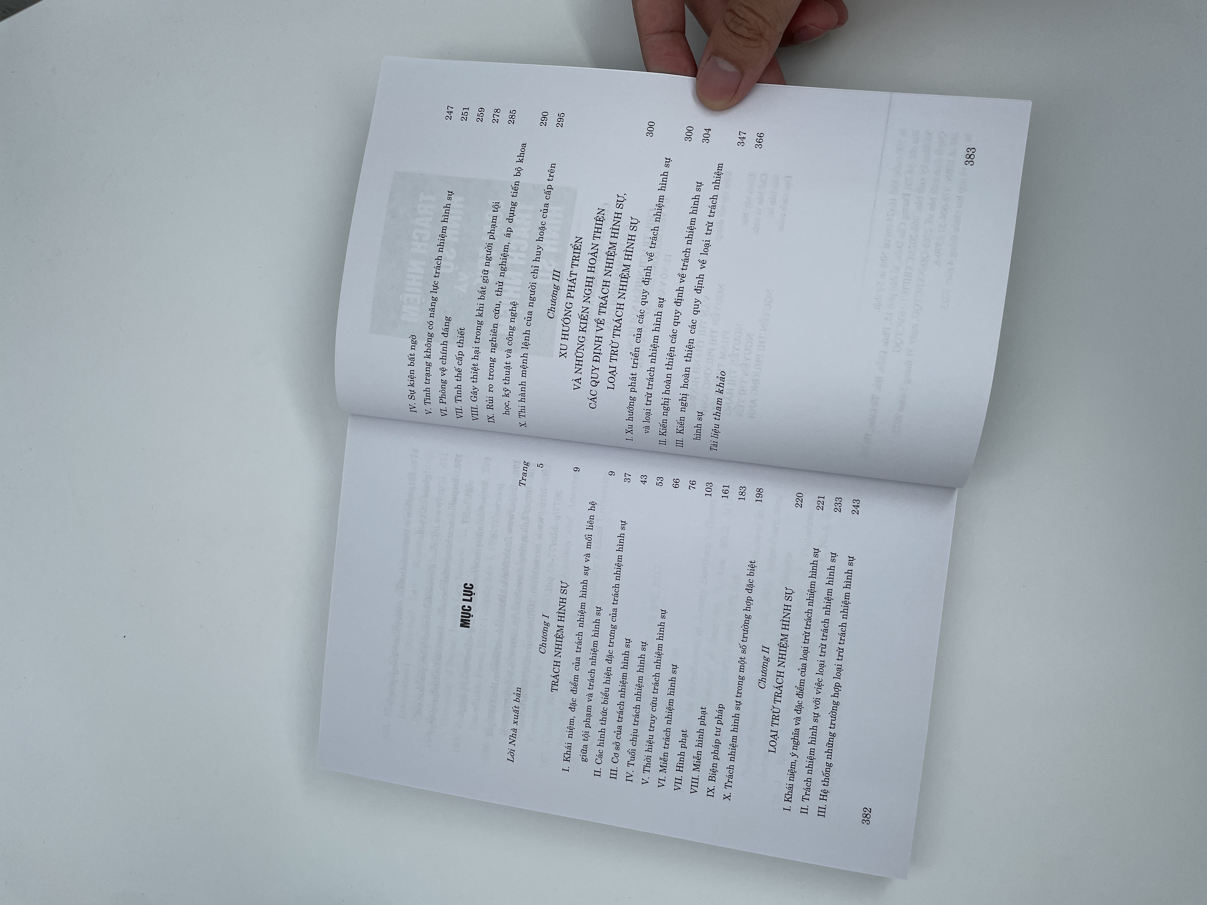 Điều lệ Đảng và một số quy định, hướng dẫn thi hành ((Xuất bản lần thứ hai)