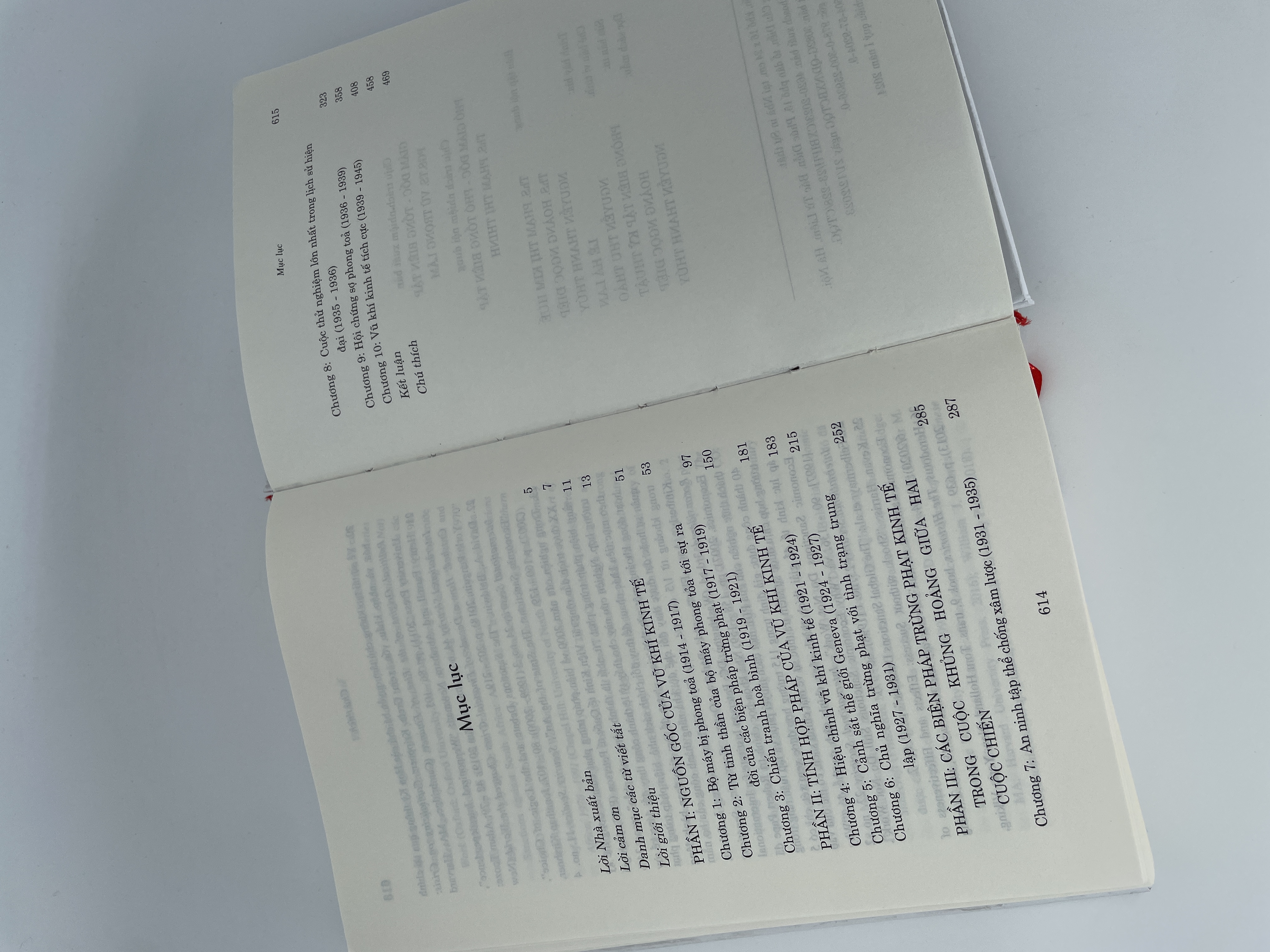 Vũ khí kinh tế: Sự trỗi dậy của các biện pháp trừng phạt kinh tế như một công cụ chiến tranh hiện đại (Sách tham khảo)