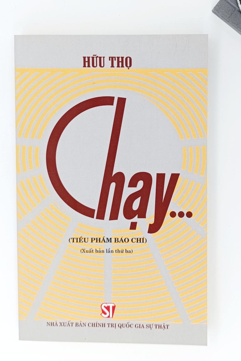 Chạy ... (Tiểu phẩm báo chí)