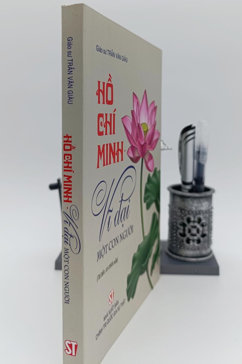 Hồ Chí Minh - Vĩ đại một con người (Tái bản, có chỉnh sửa)