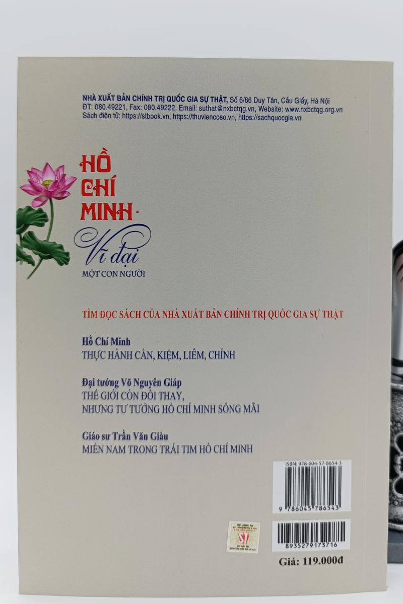 Hồ Chí Minh - Vĩ đại một con người (Tái bản, có chỉnh sửa)