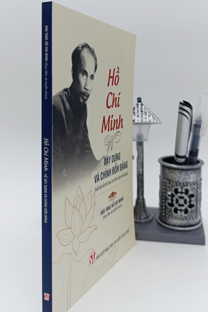 Hồ Chí Minh về xây dựng và chỉnh đốn Đảng